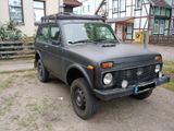 Lada Niva mit Dachgepäckträger, Heckleiter... - Lada Niva aus 2010