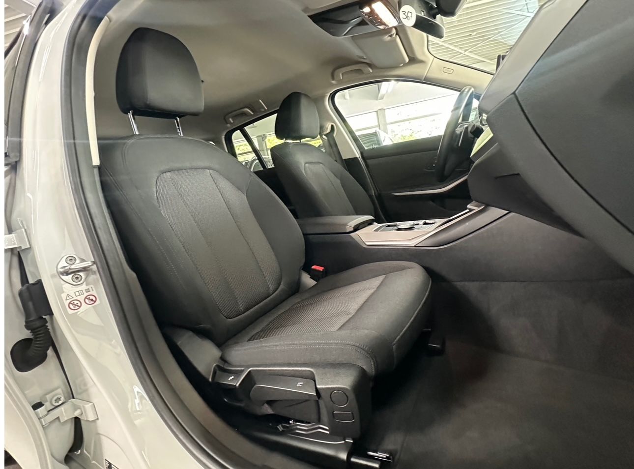 BMW 318d Touring Wenig km + Park Assist + DA Assist foto 18