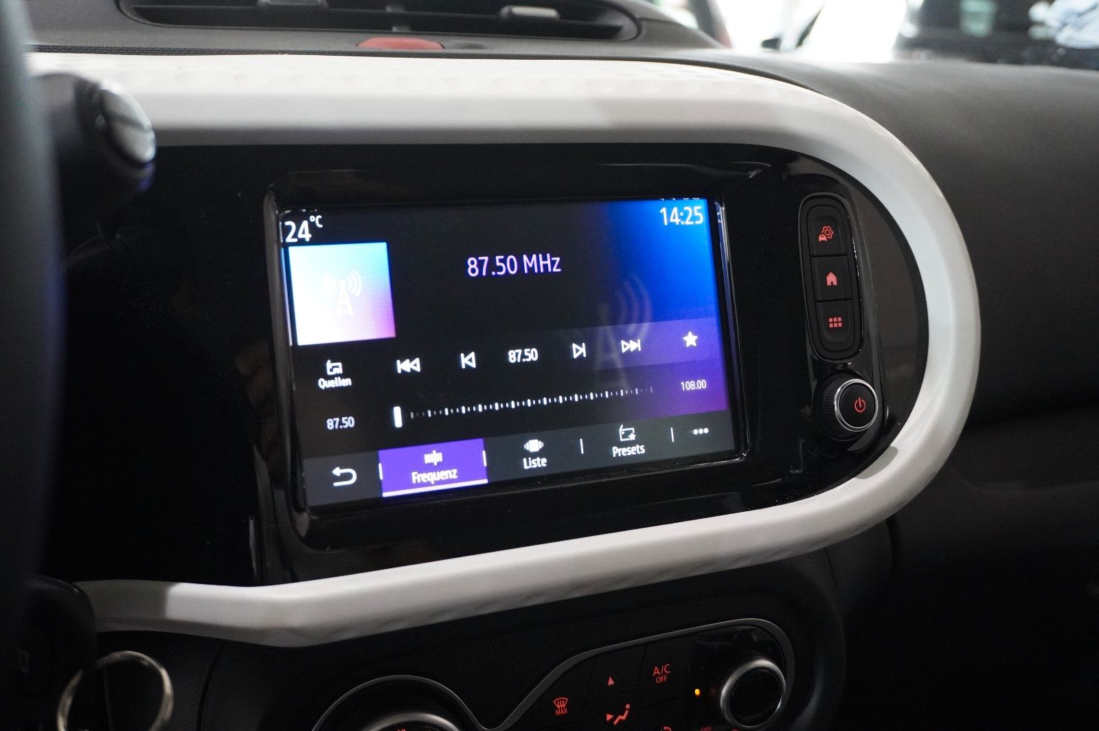 Fahrzeugabbildung Renault Twingo Equilibre Electric 22KWH NAVI/LED/DAB+