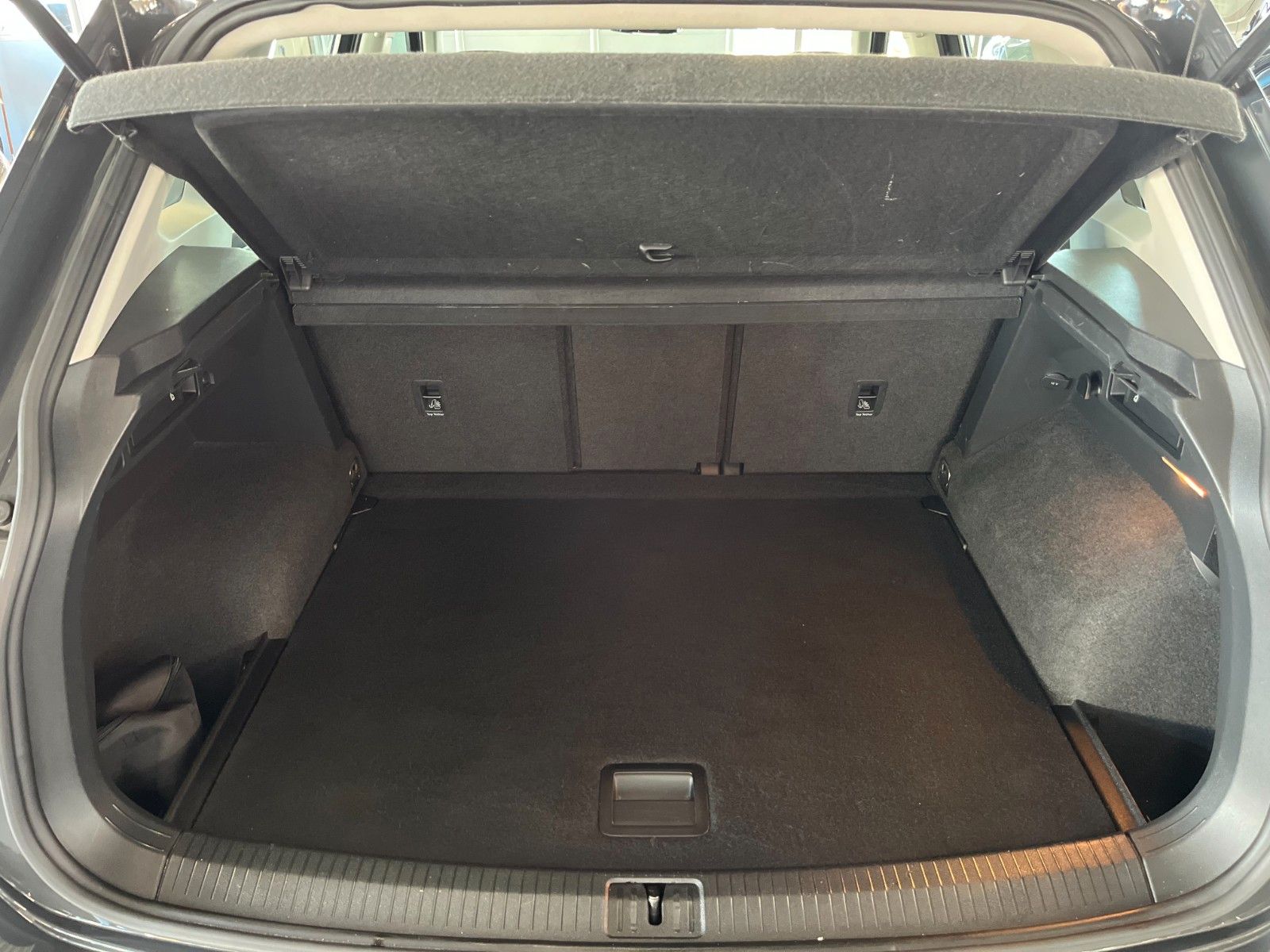 Fahrzeugabbildung Volkswagen Tiguan 2.0 TDi Comfortline NAVI LED WinterPaket