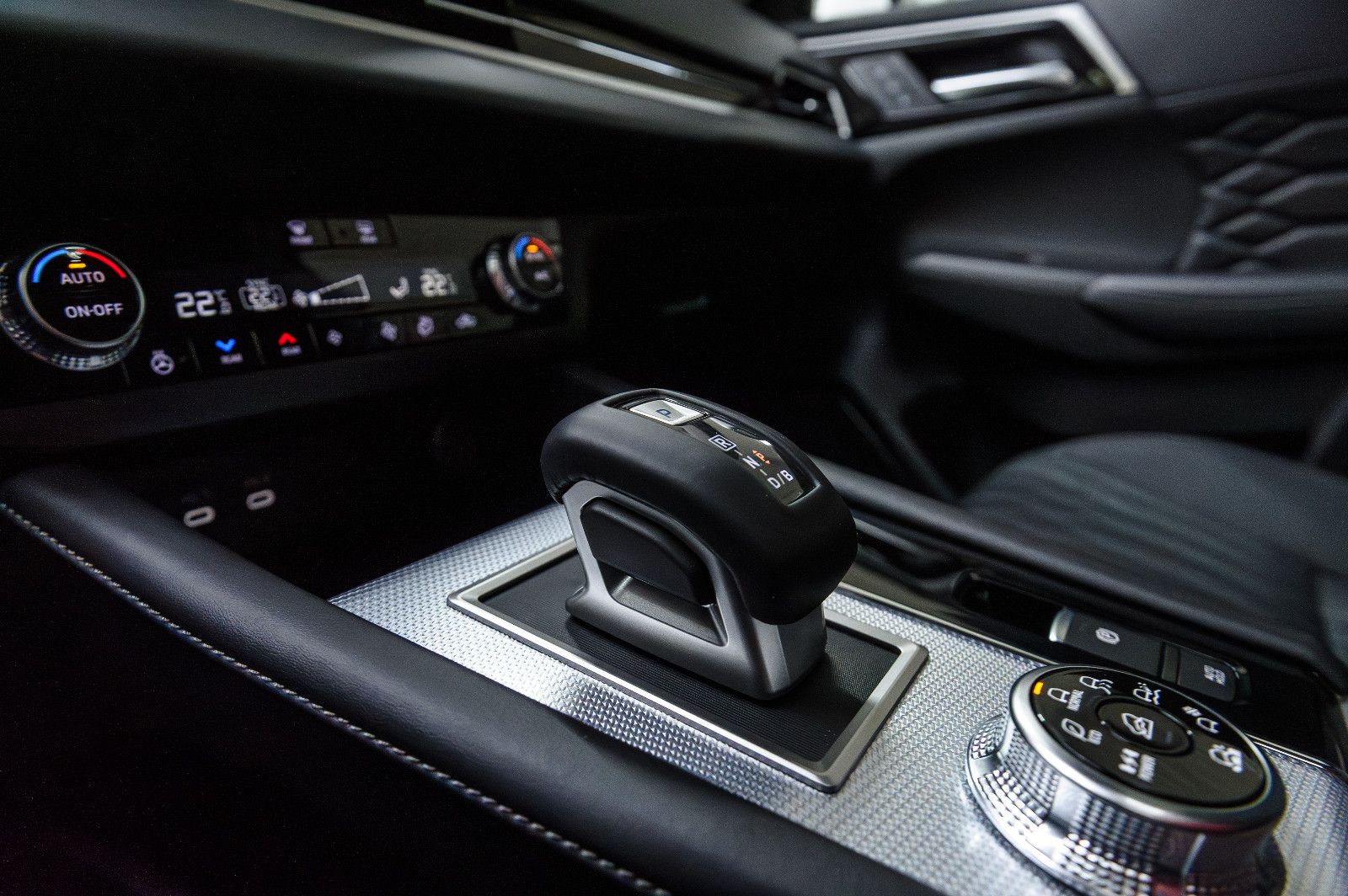 Fahrzeugabbildung Mitsubishi Outlander Top 4WD PHEV Leder LED 4xSHZ 360° HUD