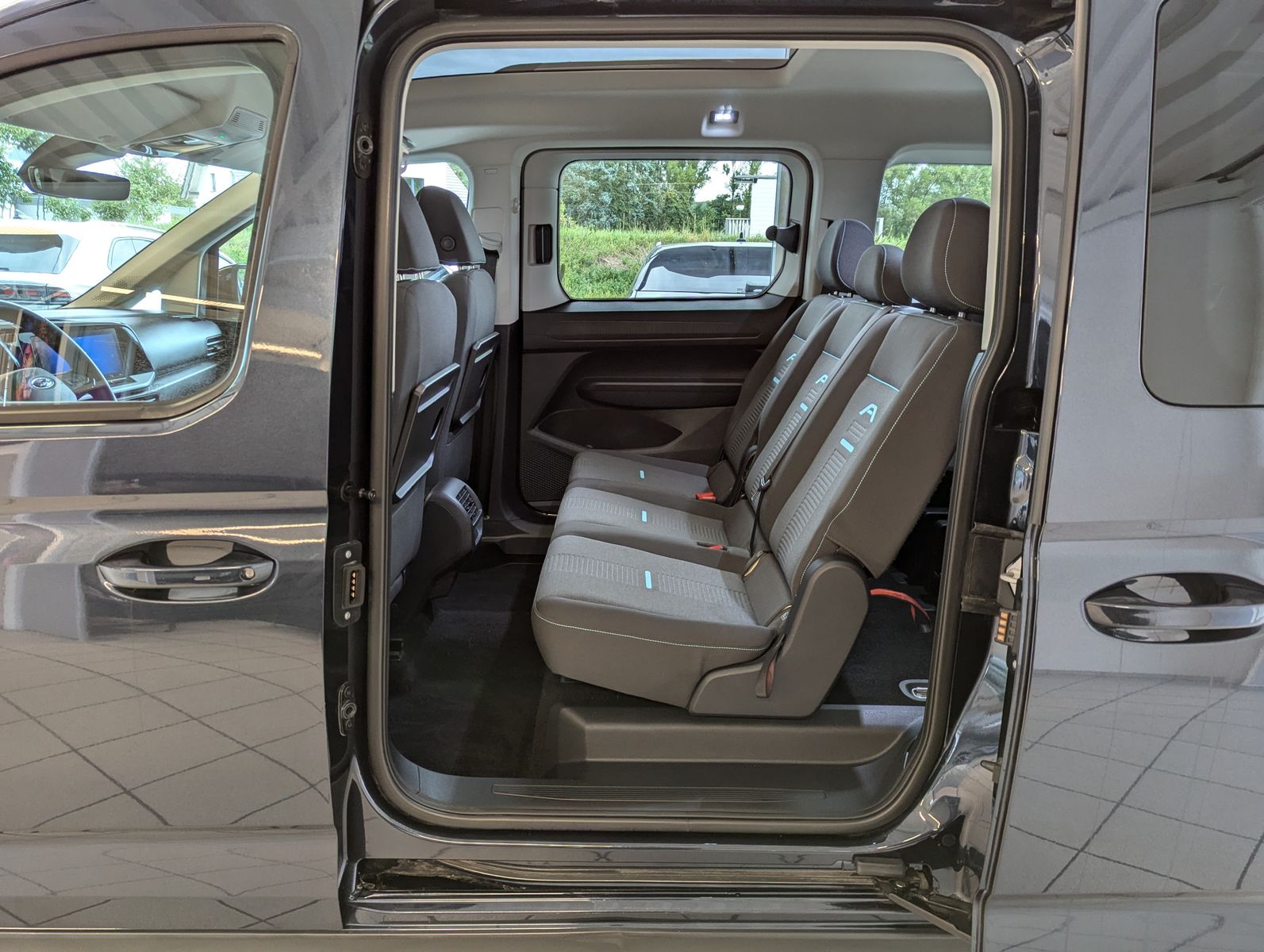 FORD Tourneo Connect L2 Active 7-Sitz Bi-LED Pano AHK - Image 12