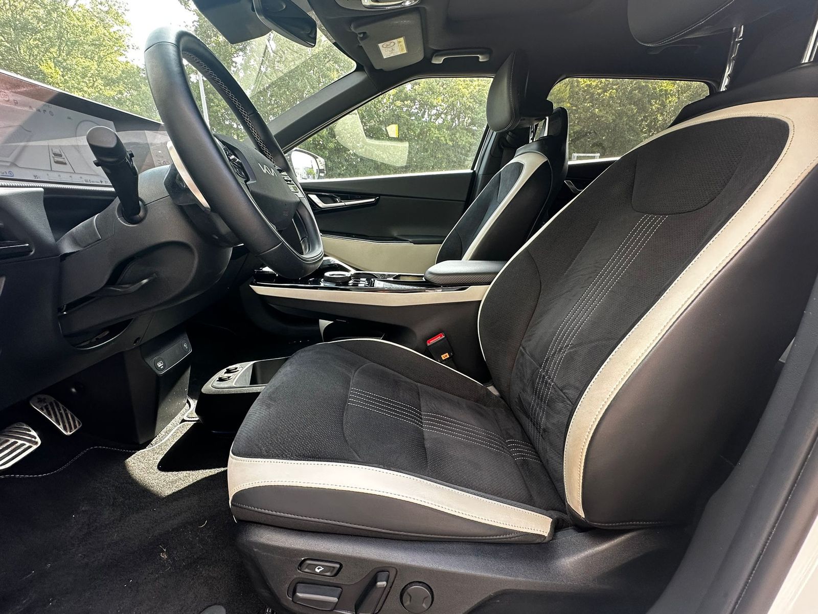 Fahrzeugabbildung Kia EV6 GT-Line 4WD PANO+NAVI+LED+SHZ+HEAD+ACC+360°+