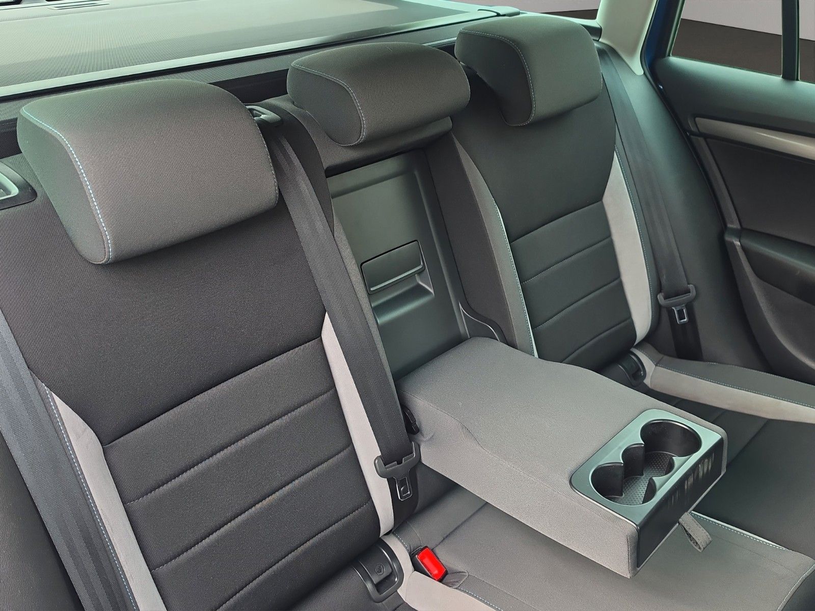 Fahrzeugabbildung SKODA Octavia Combi Ambition Apple CarPlay und Android