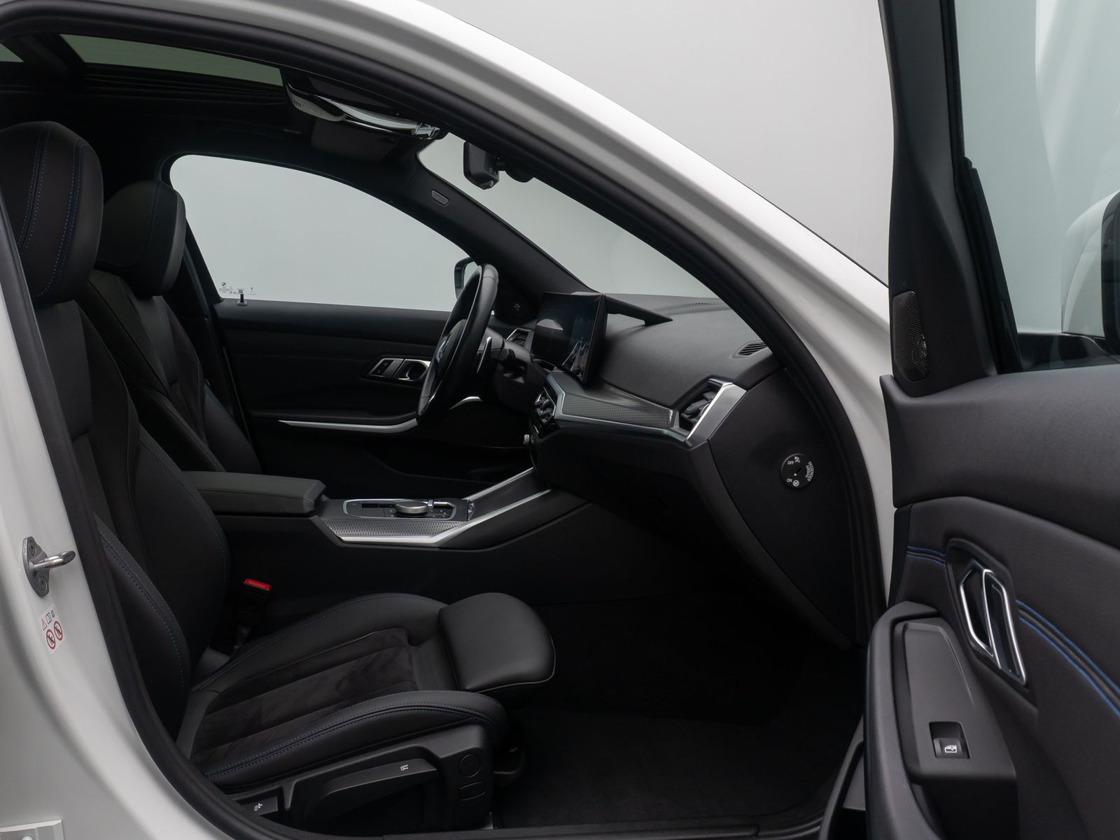 Fahrzeugabbildung BMW 320d M Sport DAB Kamera Alarm AHK Panorama 19"