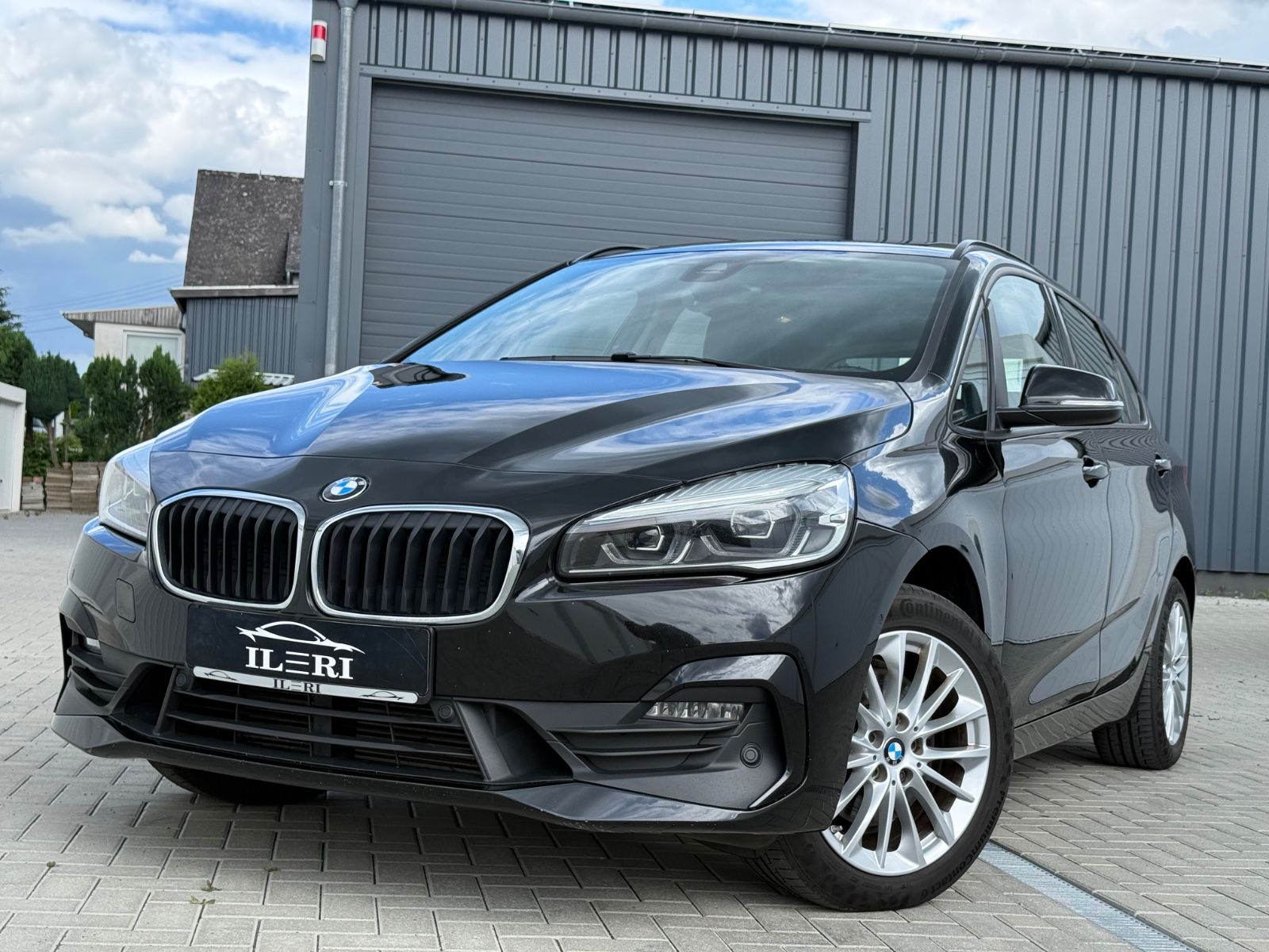 BMW 220 d Active Tourer *Advantage*AHK*PANORAMA*LED