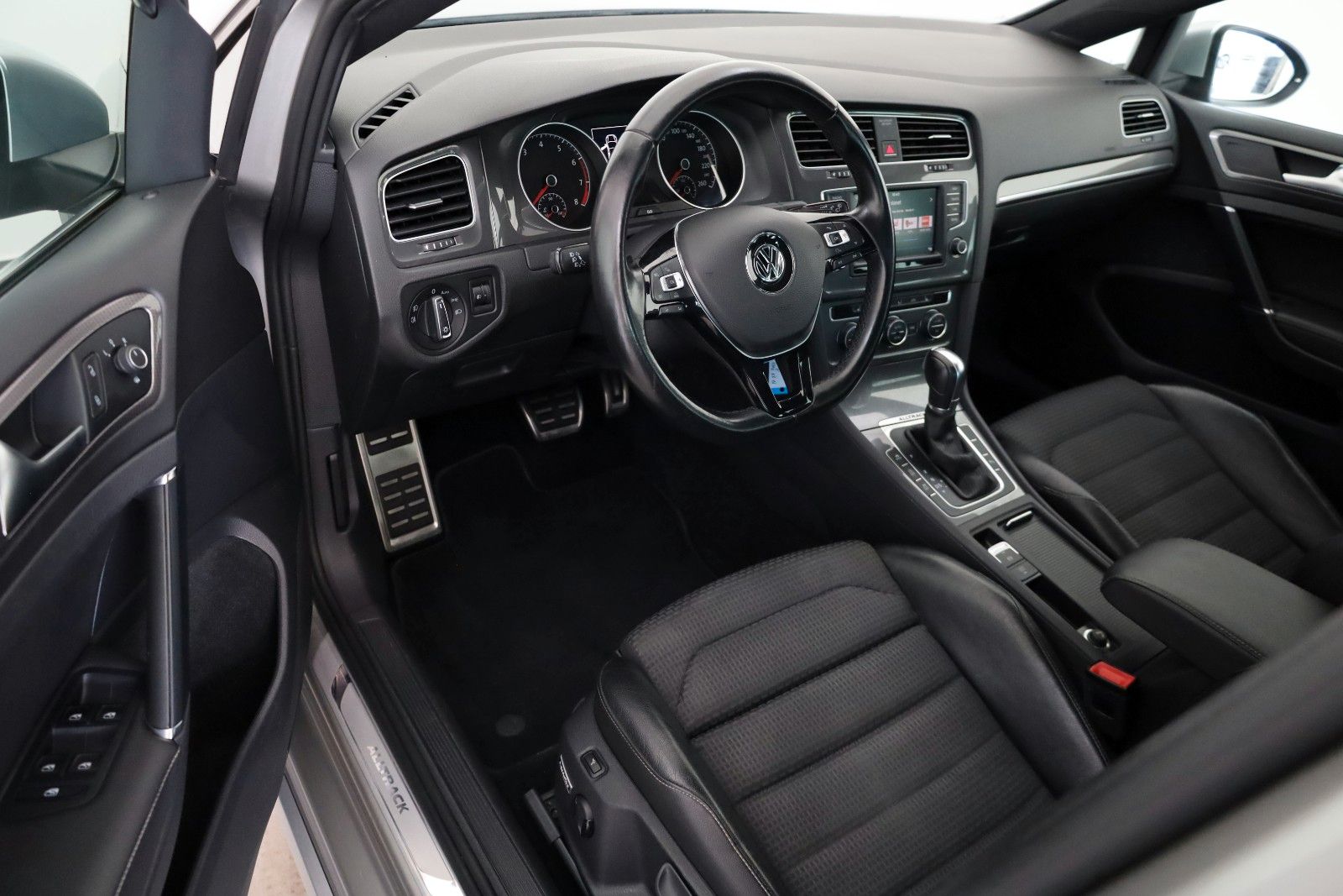 Fahrzeugabbildung Volkswagen Golf VII Alltrack, Variant, BMT, 4M,T.Leder,Navi