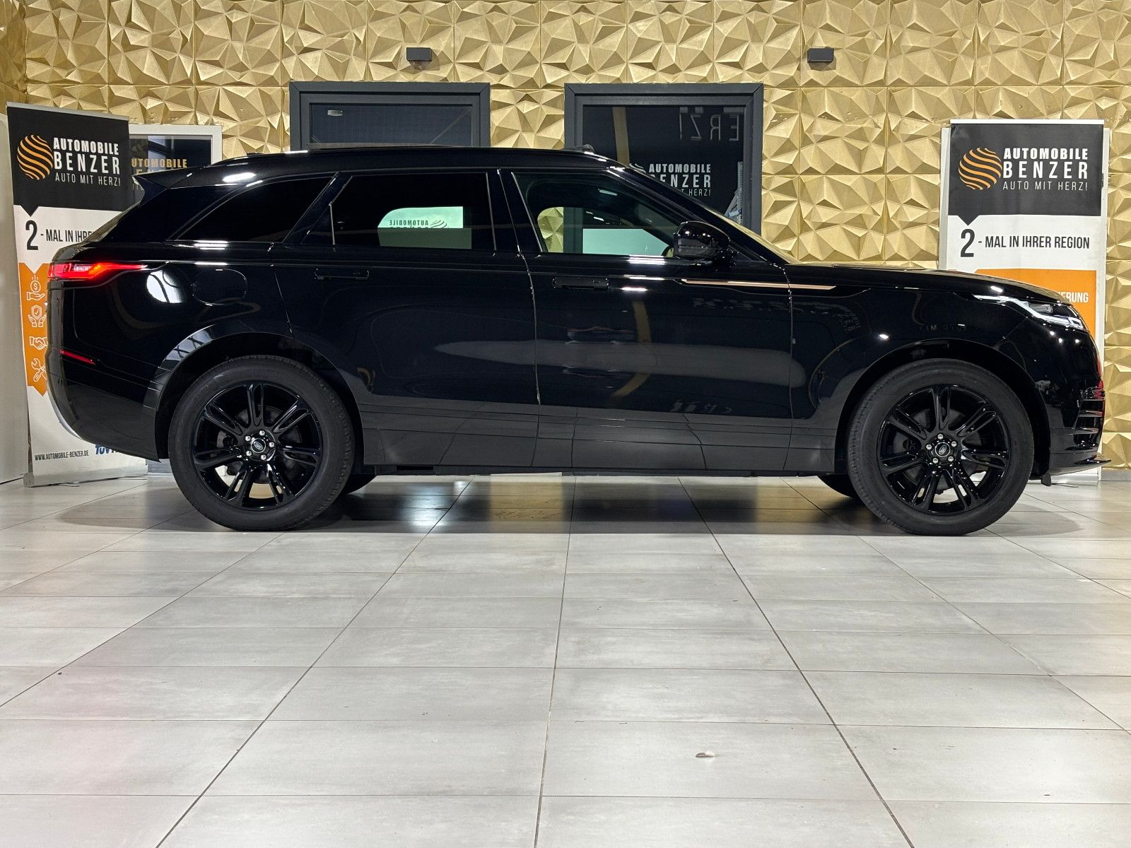 Fahrzeugabbildung Land Rover Range Rover Velar R-Dynamic SE/PANO/MEMORY/APPLE