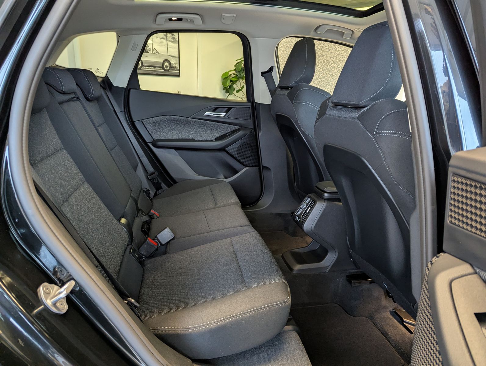 BMW 218 Active Tourer d Panoramadach Kamera AHK - Image 16