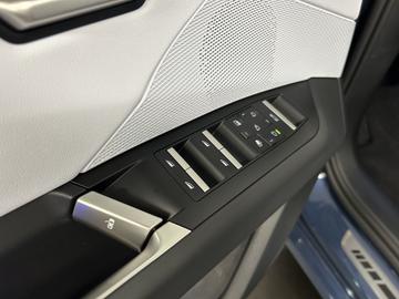2025 BMW IX3 缩略图 30