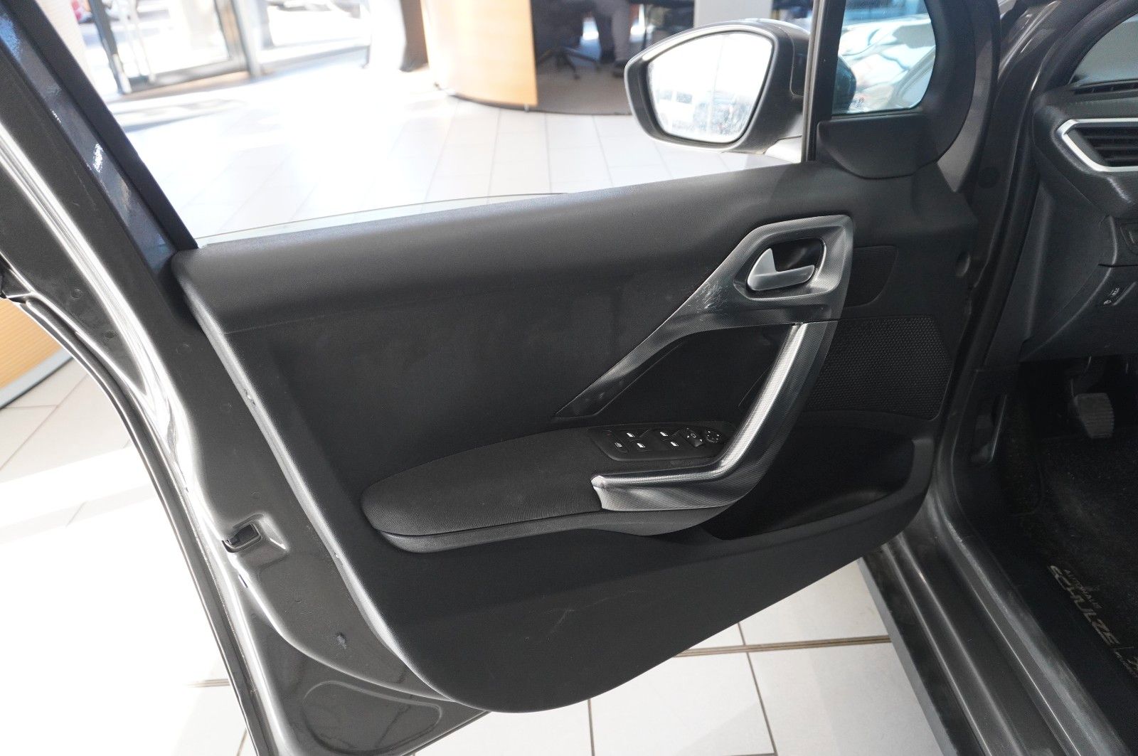 Fahrzeugabbildung Peugeot 2008 1.2 ALLURE NAVI/LED/KAMERA/SHZ/SPORT/TEMP.