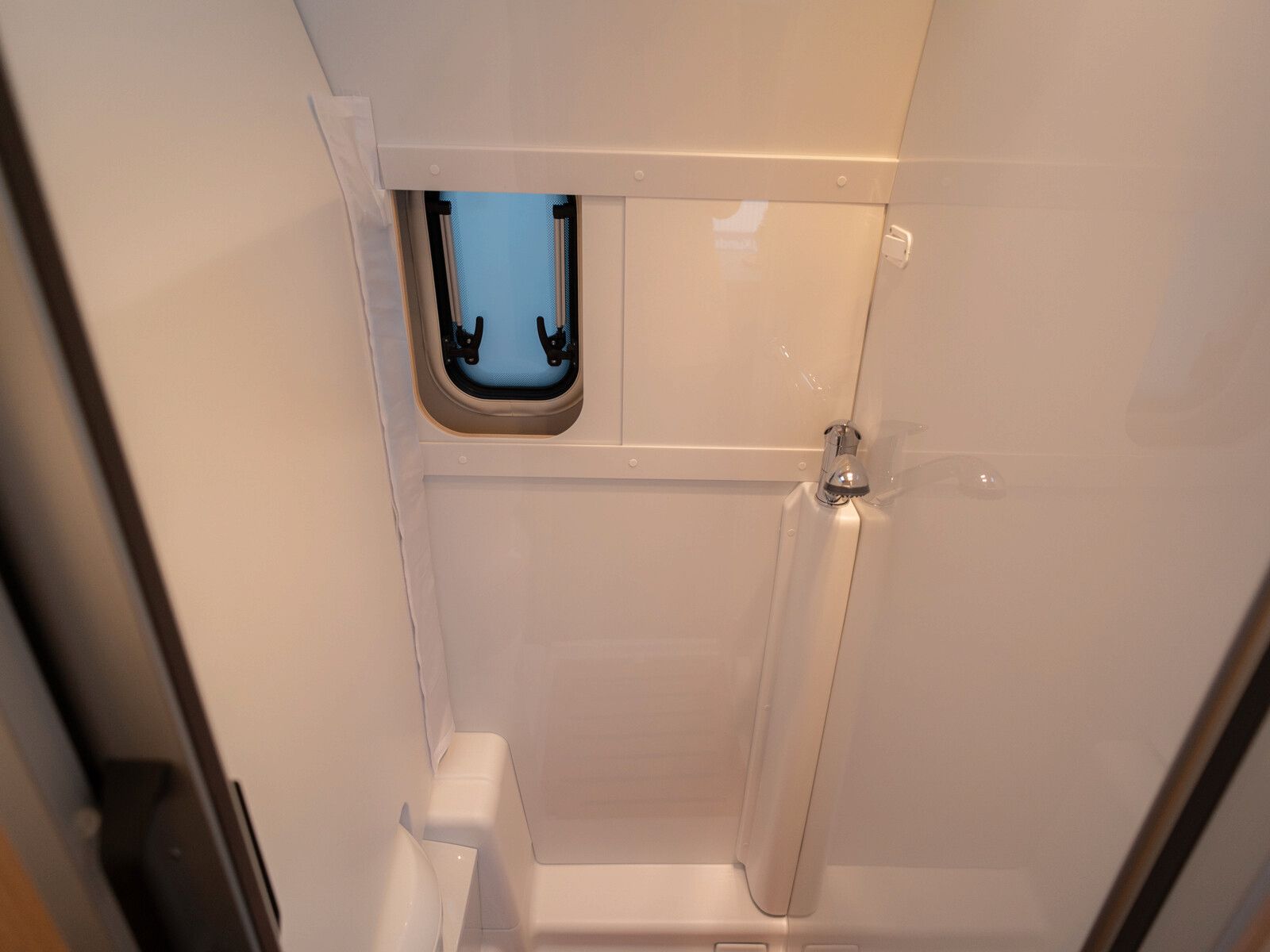 Fahrzeugabbildung Sunlight Cliff X 600