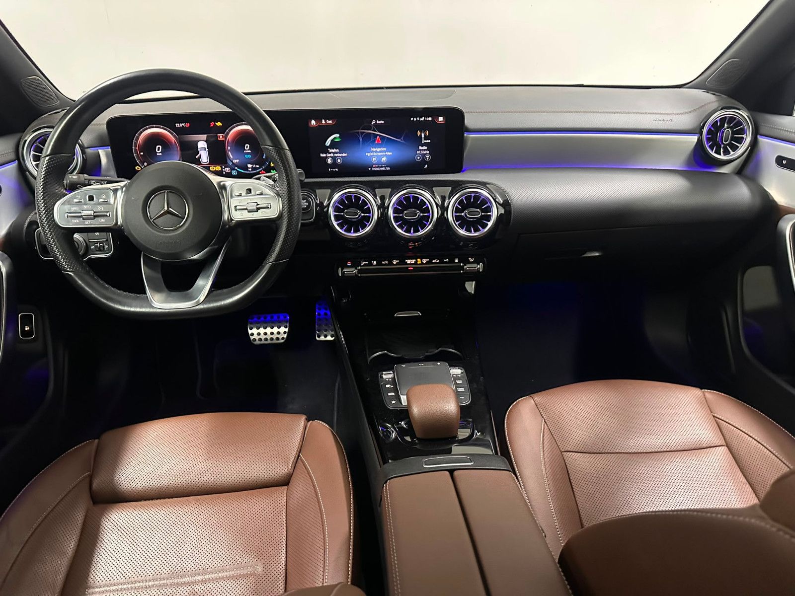 Fahrzeugabbildung Mercedes-Benz CLA 250 e Shooting Brake *AMG-LINE*PANORAMA*AHK*