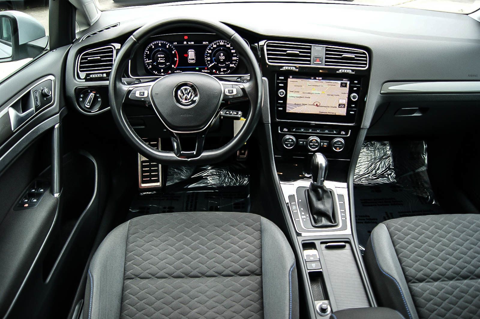 Fahrzeugabbildung Volkswagen Golf VII Variant 14TSI DSG JOIN ANHZV KAMERA PDC