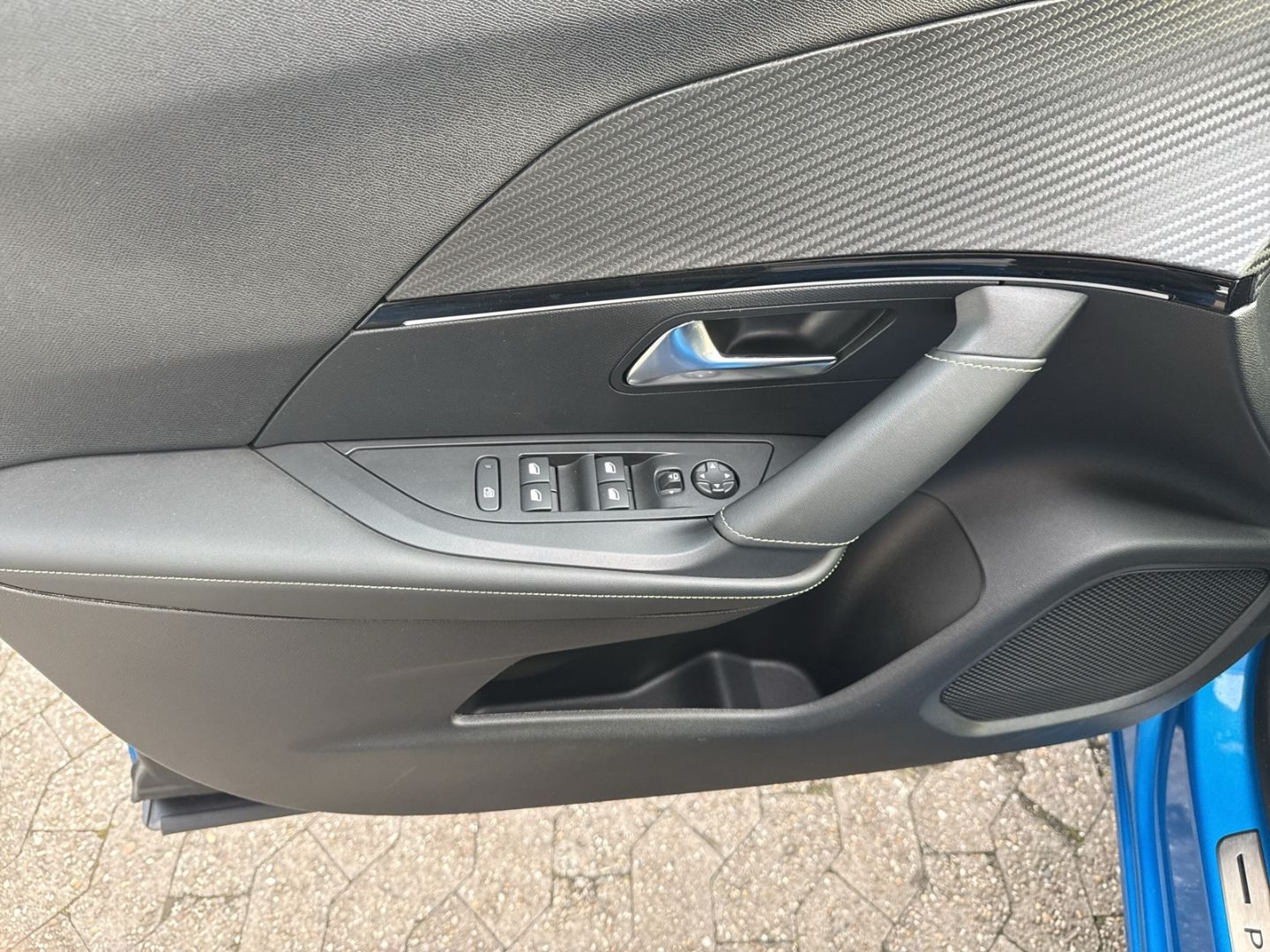 Fahrzeugabbildung Peugeot 2008 e- GT Pack El. Panodach Navi Leder Massages