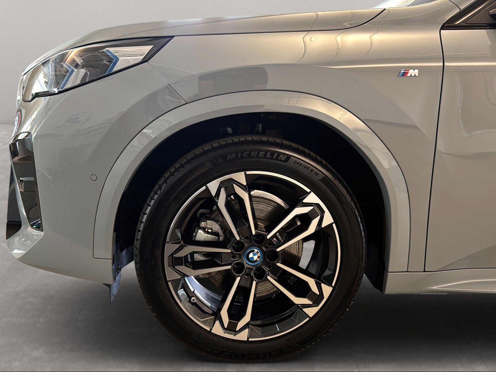 BMW iX2 - Bild 13