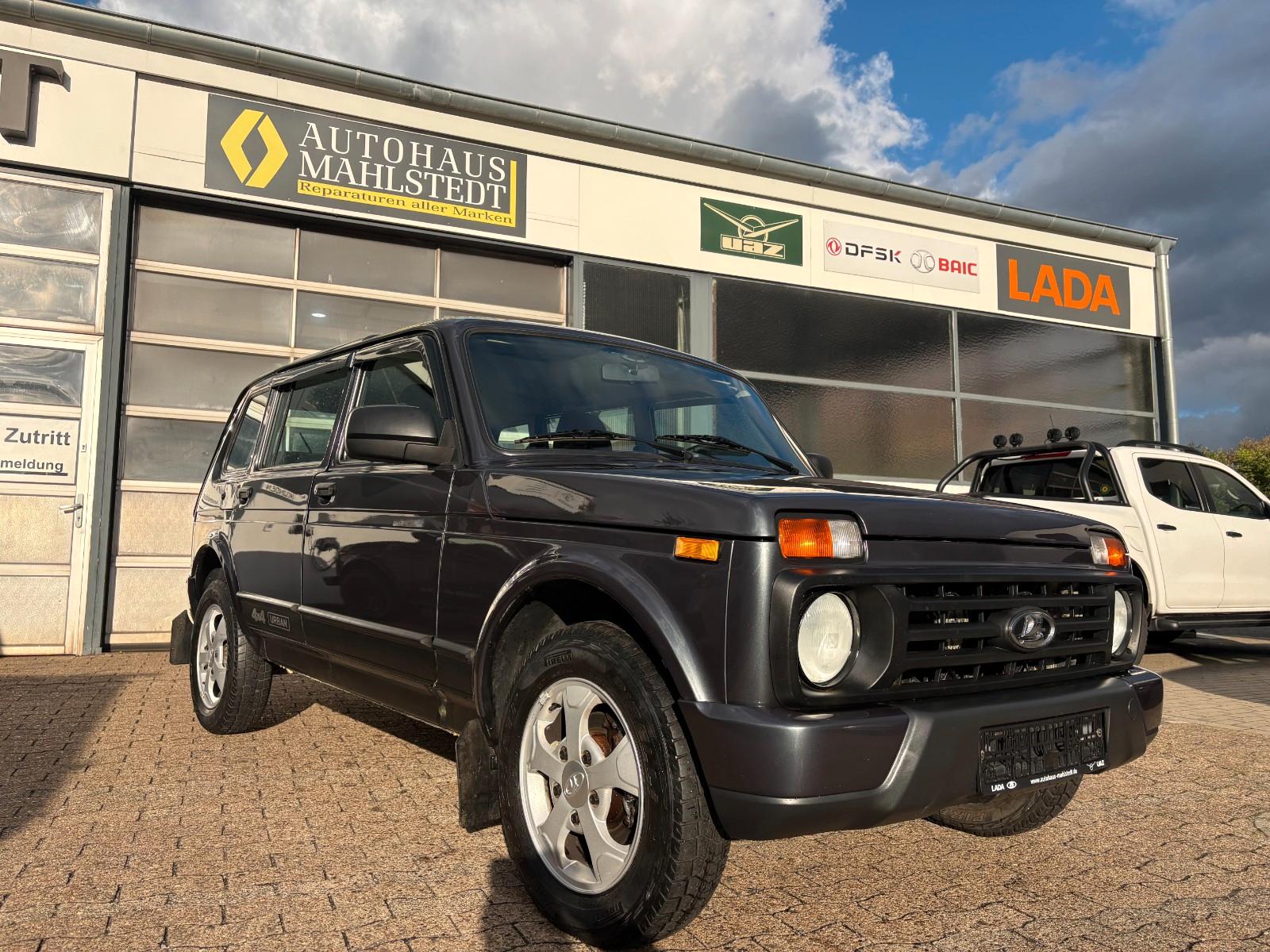 Lada Niva Urban 5 Türer, Mike Sanders