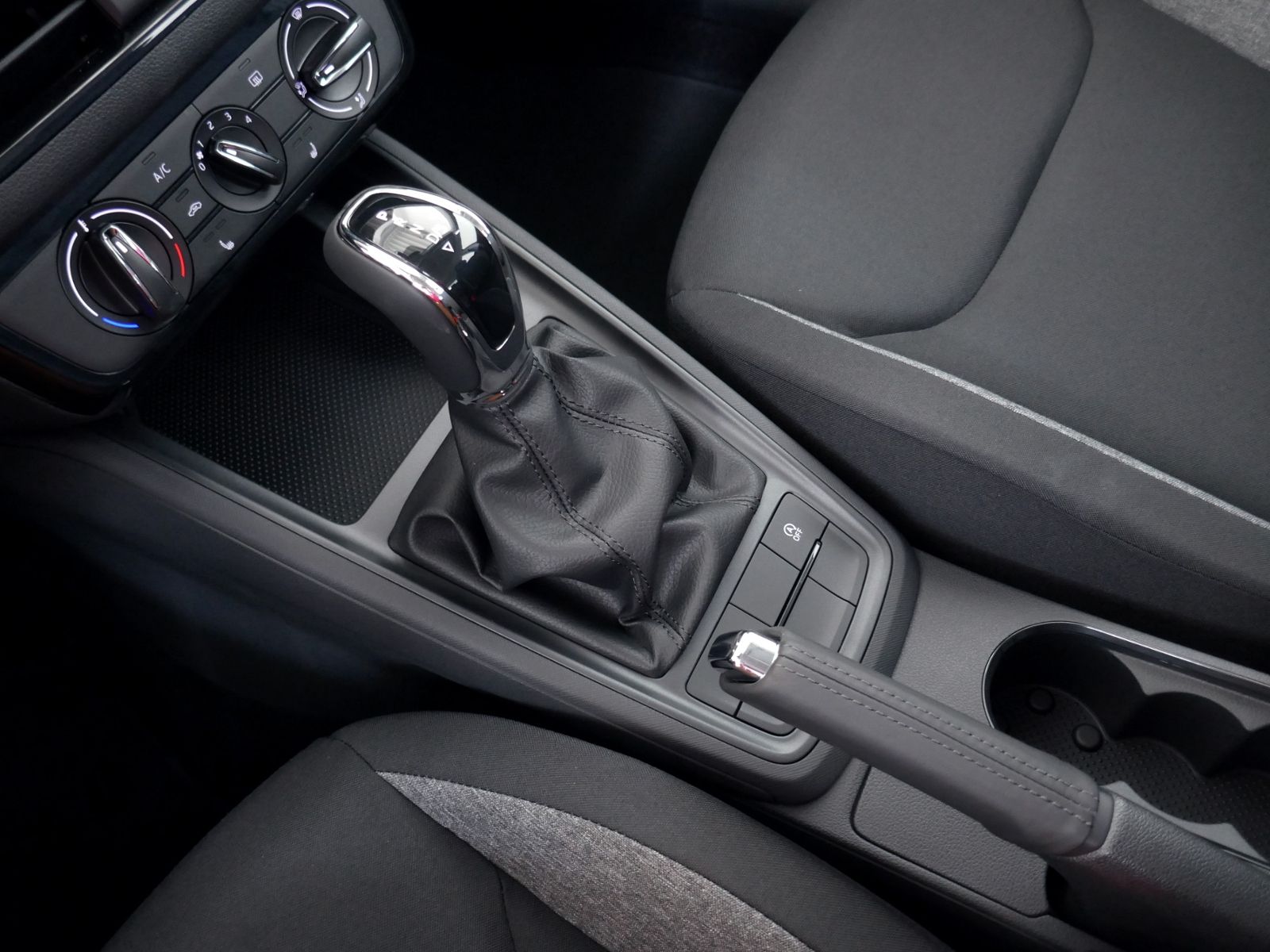 Fahrzeugabbildung SKODA Kamiq Essence 1.0 TSI DSG | LED PDC GRA App