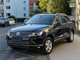 Volkswagen VW Touareg 3.0TDI Facelift 262Ps 1.Hand AH... - VW Touareg Gebrauchtwagen in Hannover