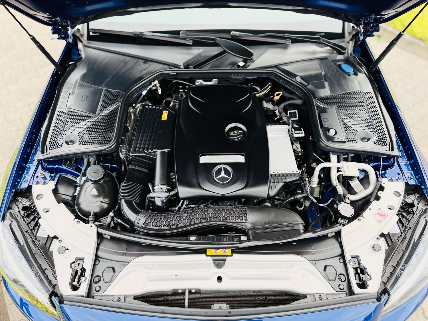 Fahrzeugabbildung Mercedes-Benz C 200 AVANTGARDE, Automatik, LED, Navi, PTS, SH