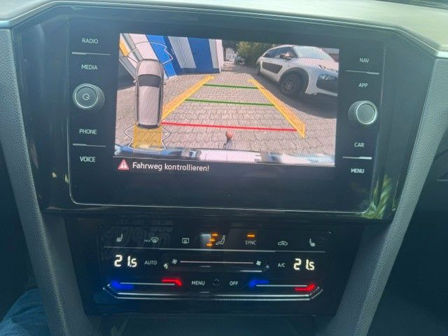 Fahrzeugabbildung Volkswagen Passat Variant Elegance LED AHK LEDER