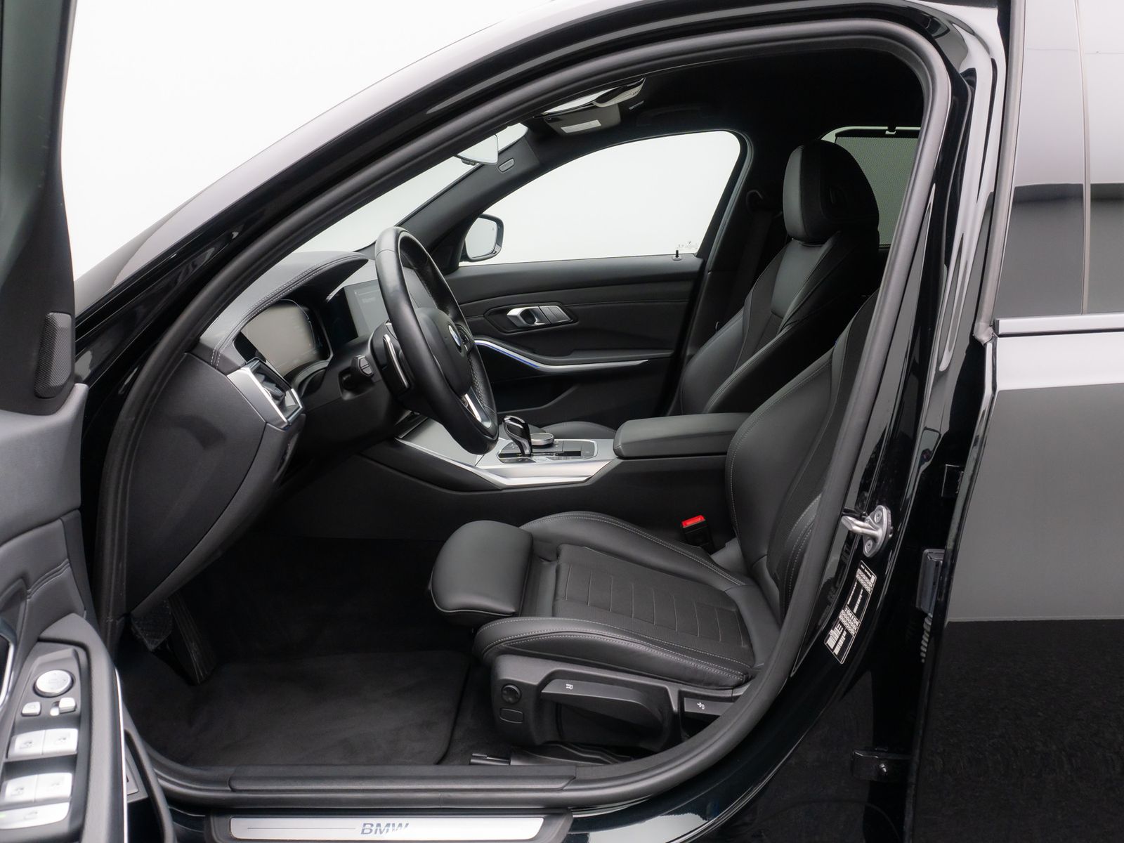Fahrzeugabbildung BMW 320i Sport Line Stop&Go Kamera DAB Alarm Komfort