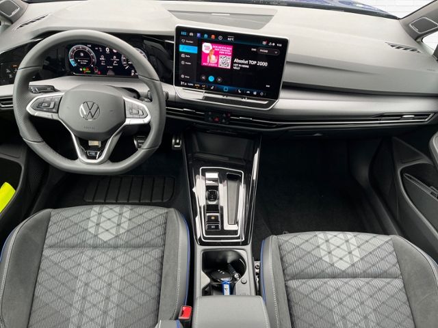 Fahrzeugabbildung Volkswagen Golf R-Line 1,5 l eTSI KLIMA LED ALU