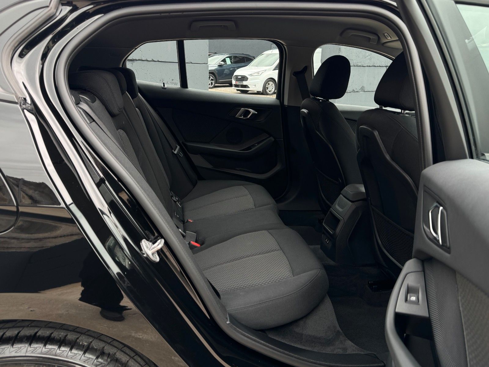 Fahrzeugabbildung BMW 116i Advantage CarPlay BT SHZ PDC Lim Temp LKAS