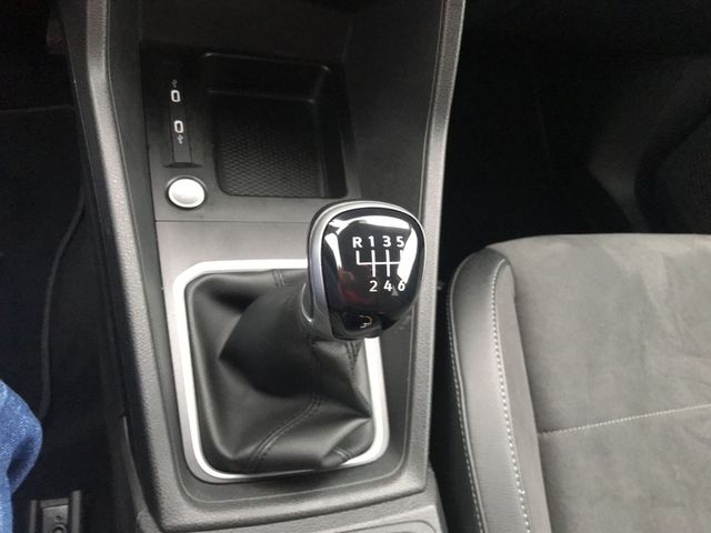 Caddy 2.0 TDI Style PDC SHZ KAMERA NAVI LED ACC