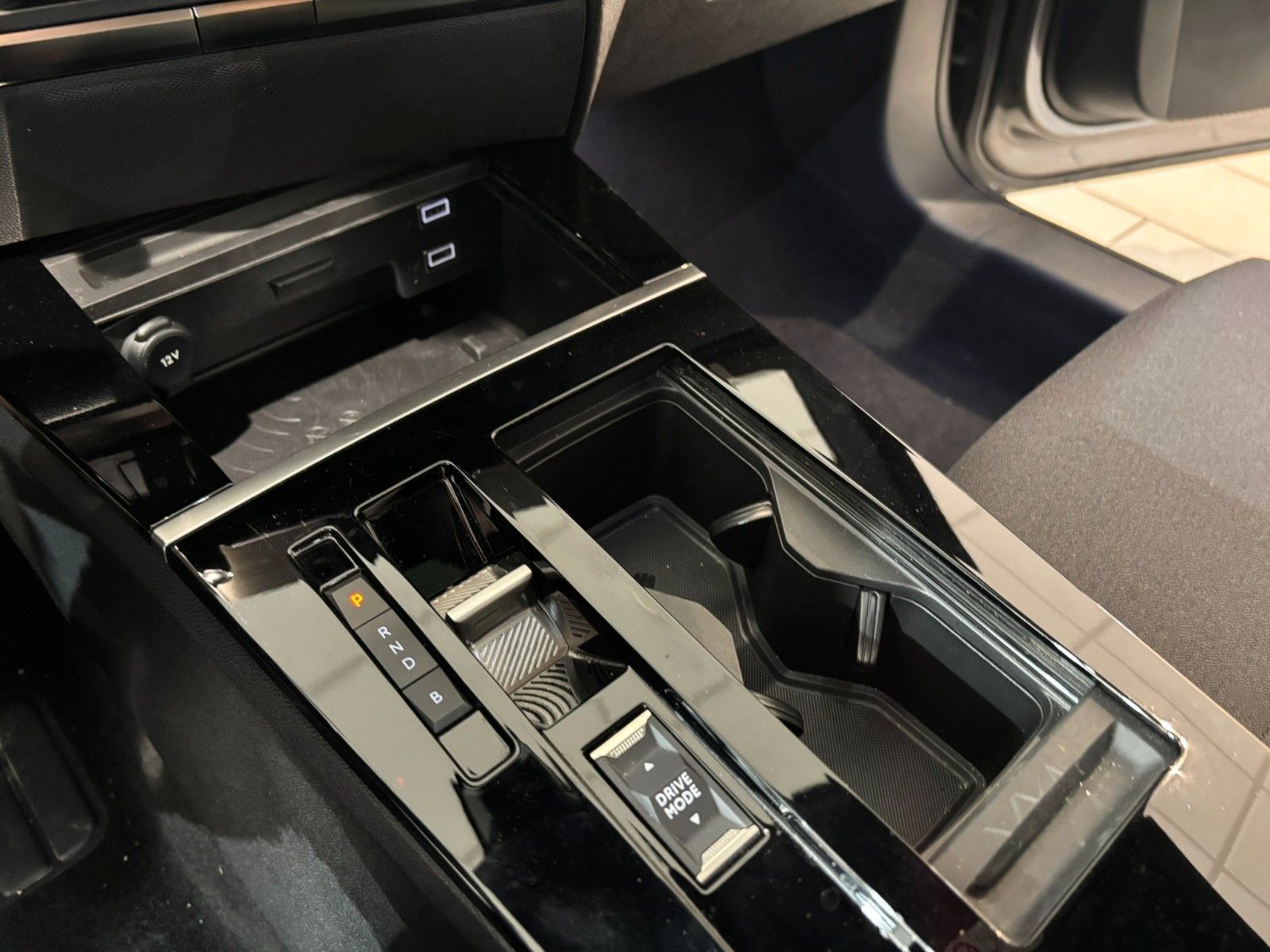Fahrzeugabbildung Opel Astra L Lim. 1.6 HYBRID ULTIMATE NAVI/360°/SPORT