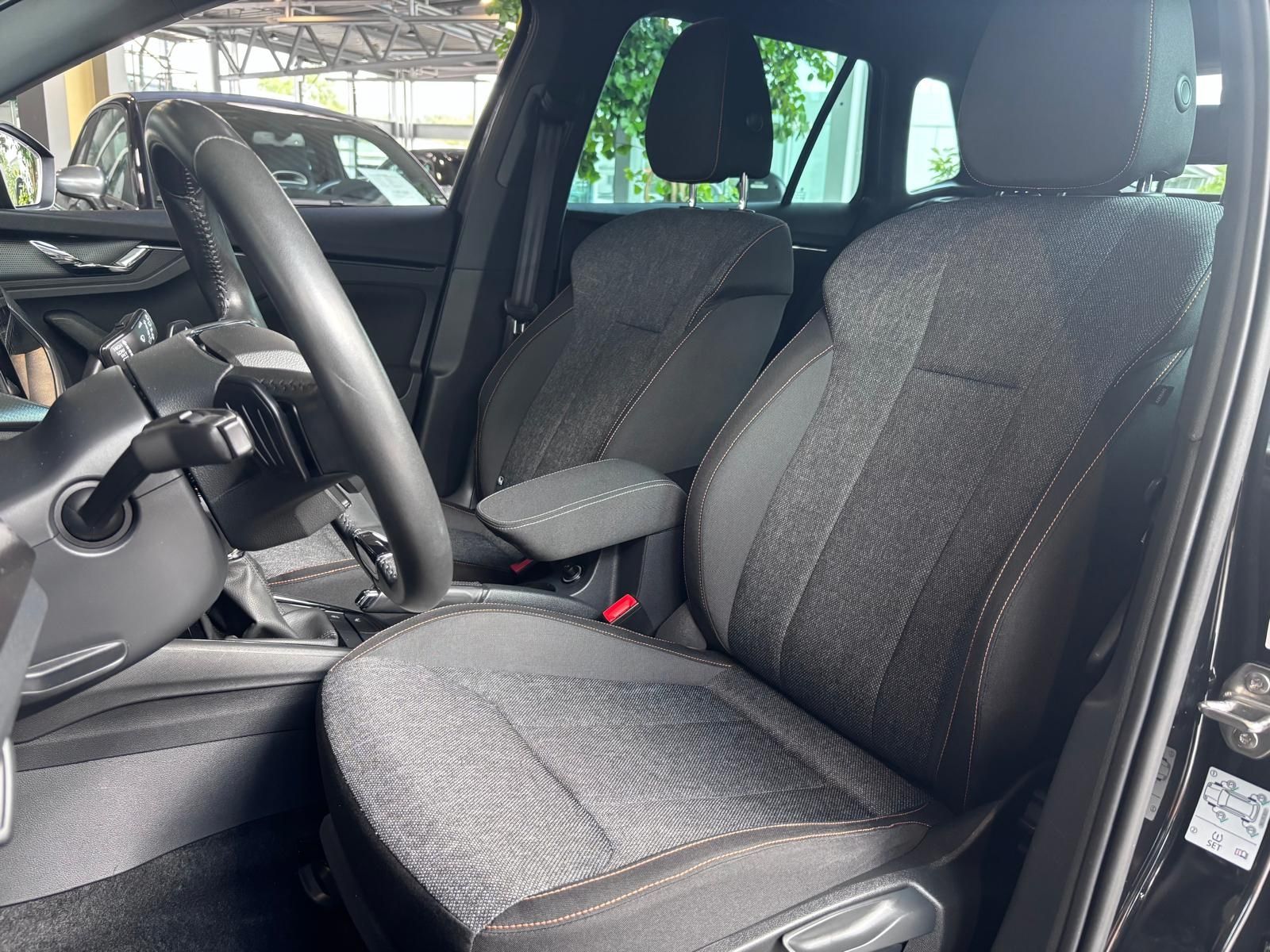Fahrzeugabbildung SKODA Kamiq 1.5 TSI Clever  NAVI PANO KAMERA