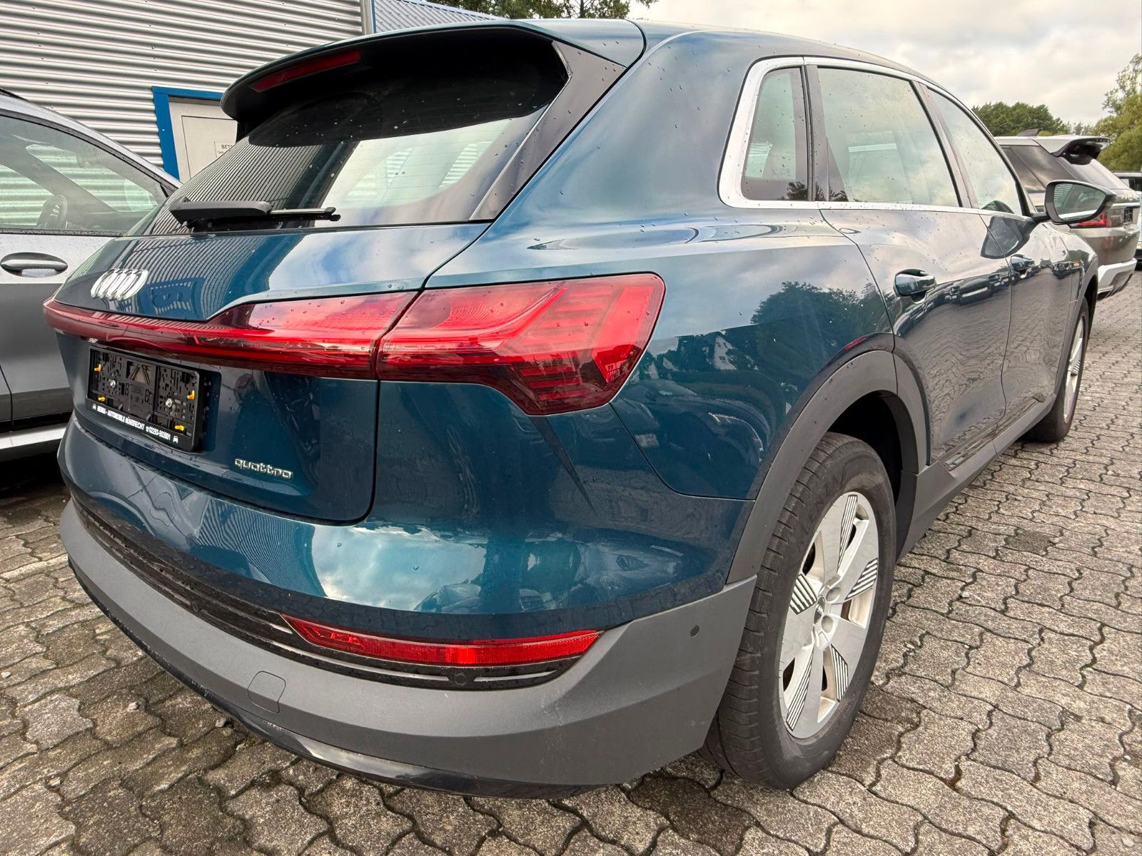 Fahrzeugabbildung Audi e-tron 50 quattro 71 KWH, LED, Navi, SOH 90,7%