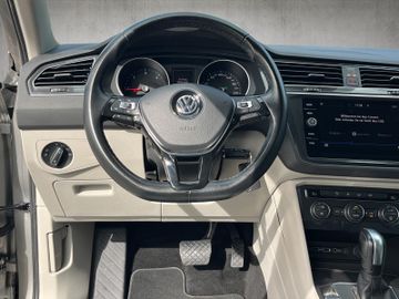 Volkswagen Tiguan - 11