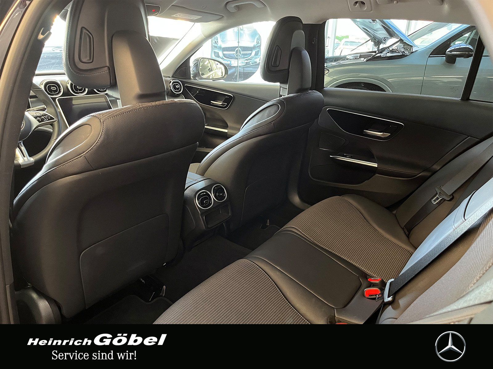 Fahrzeugabbildung Mercedes-Benz C 200 T AVANTGARDE+TOTWINKEL+KAMERA+LED+CARPLAY