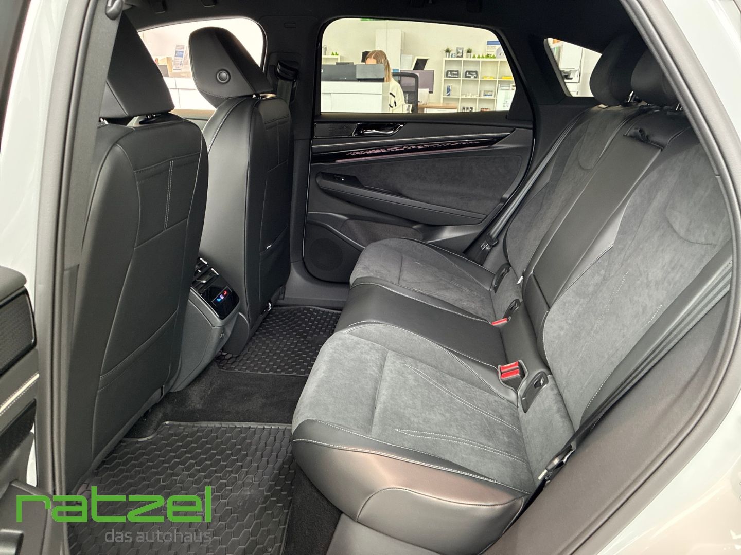 Fahrzeugabbildung Volkswagen ID.7 PRO 77kWh NAVI+AHK+LED+SHZ+Massage+Kamera