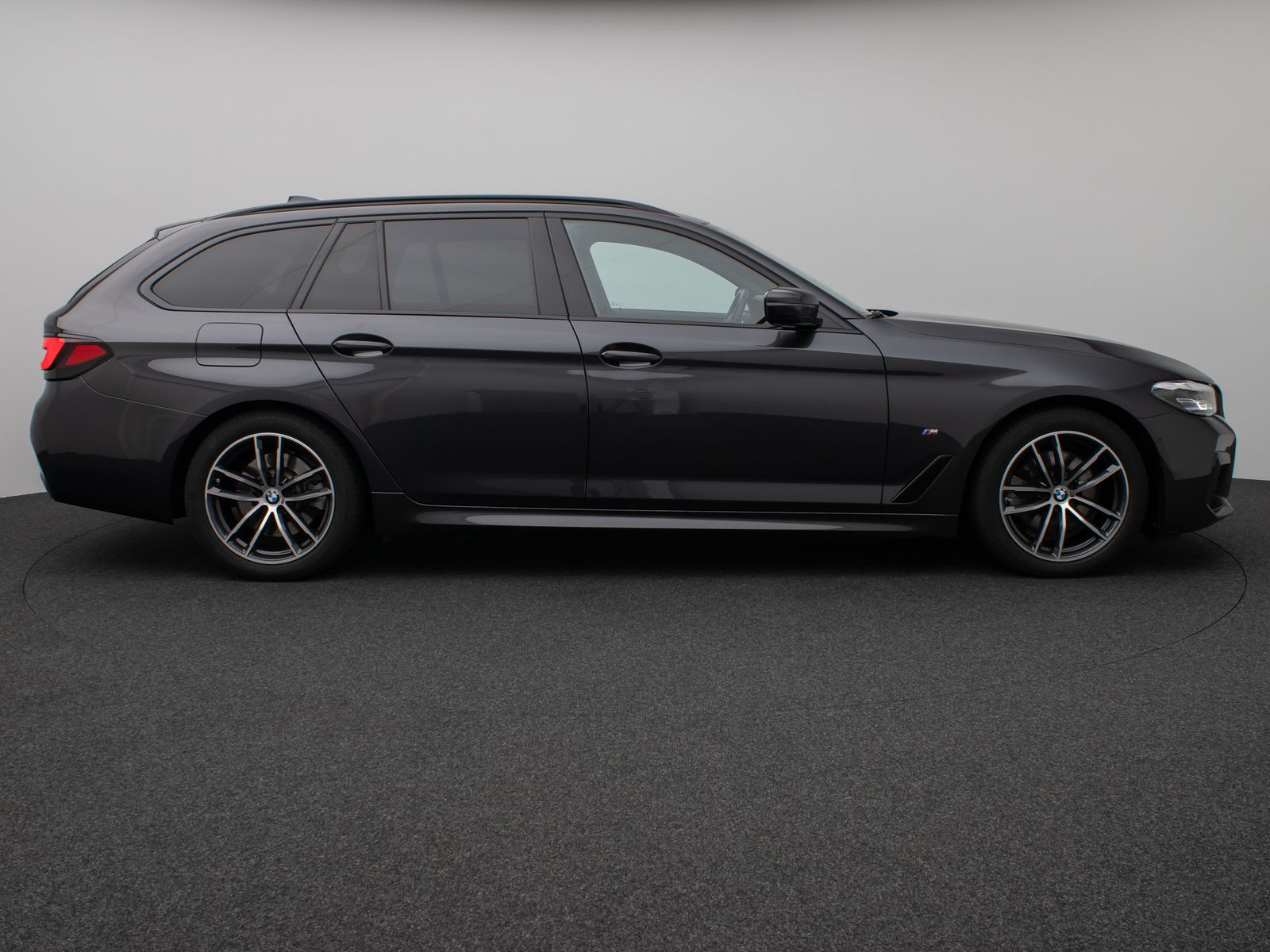 Fahrzeugabbildung BMW 520d xD M Sport Panorama Kamera DAB AHK Alarm