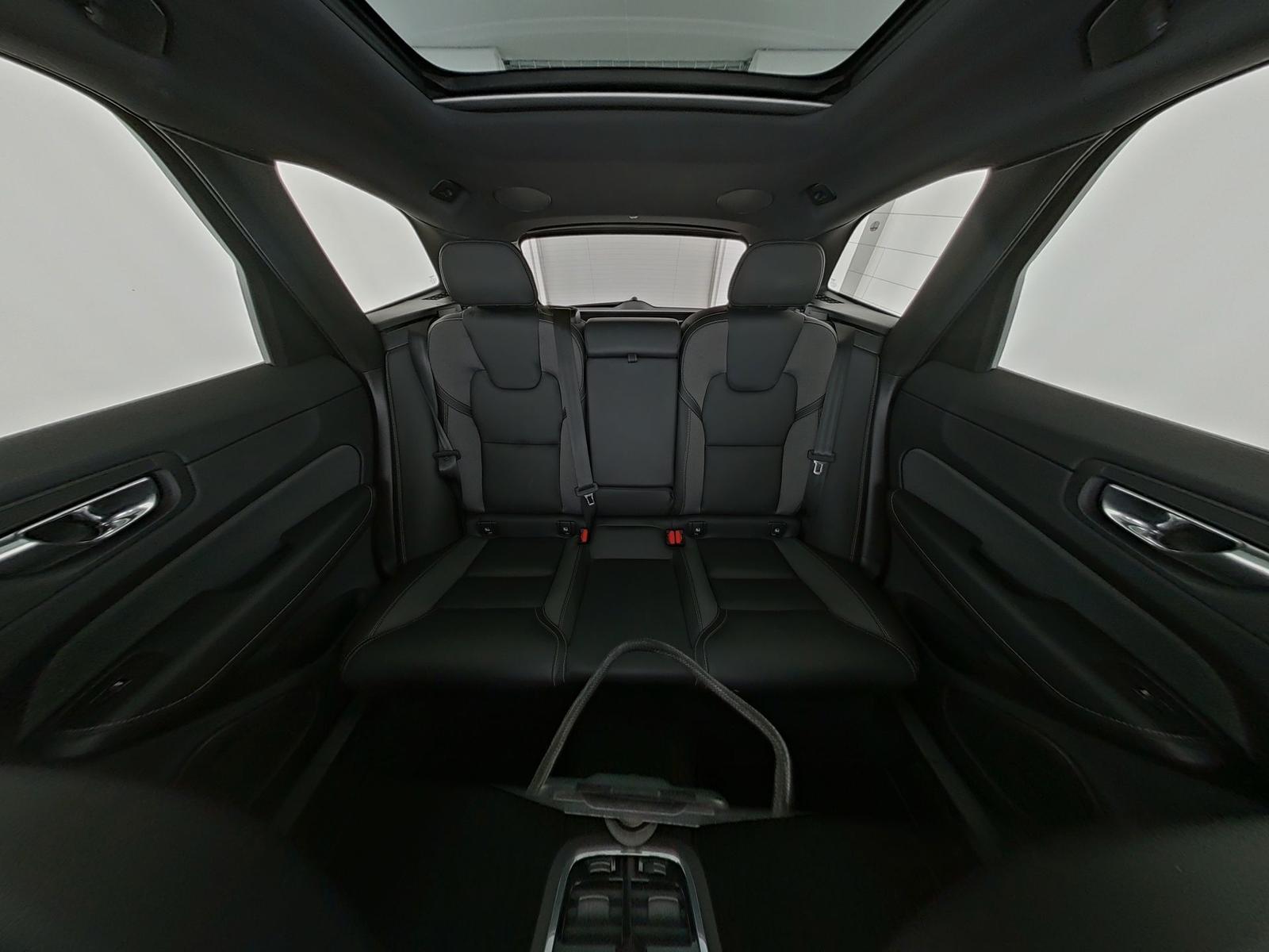 Volvo XC60 Ultra Dark ACC|Pano|Business-Paket Pro|AHK