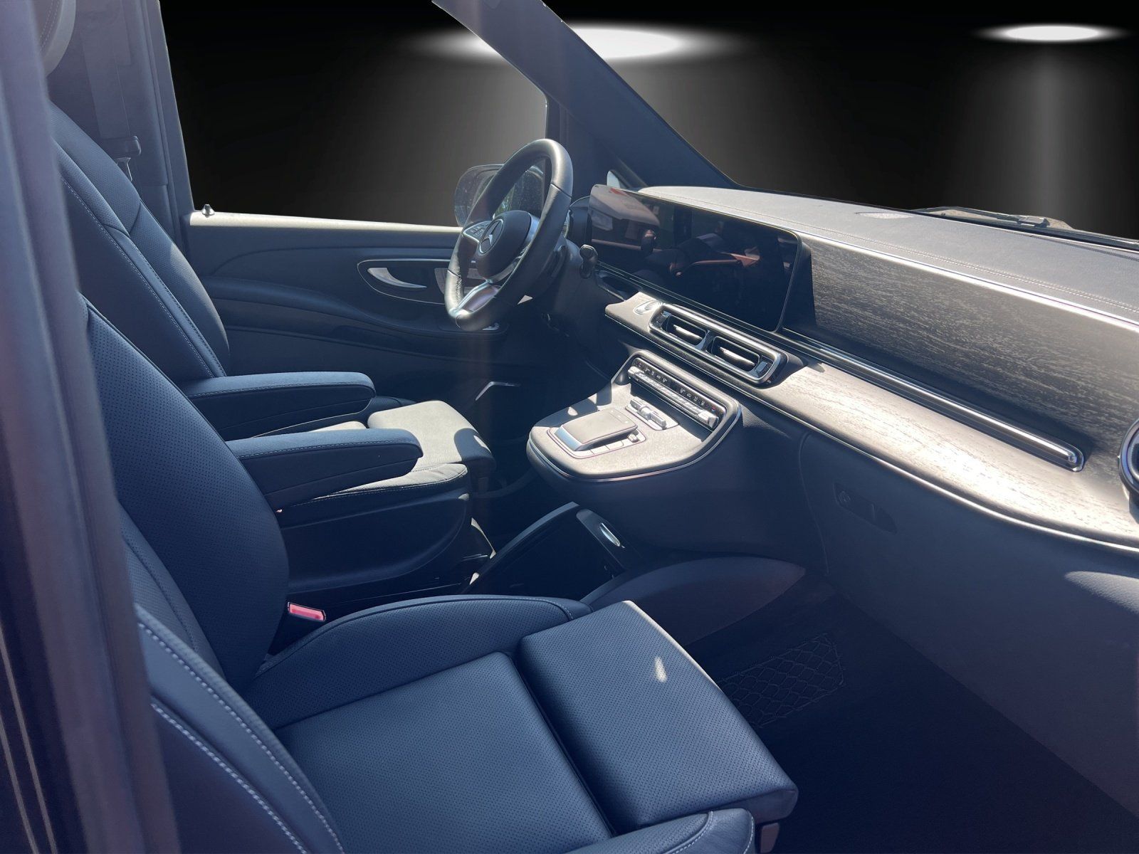 Fahrzeugabbildung Mercedes-Benz V 250 d 4M AVG/Lang AMG elHeck AHK Standhz MLED