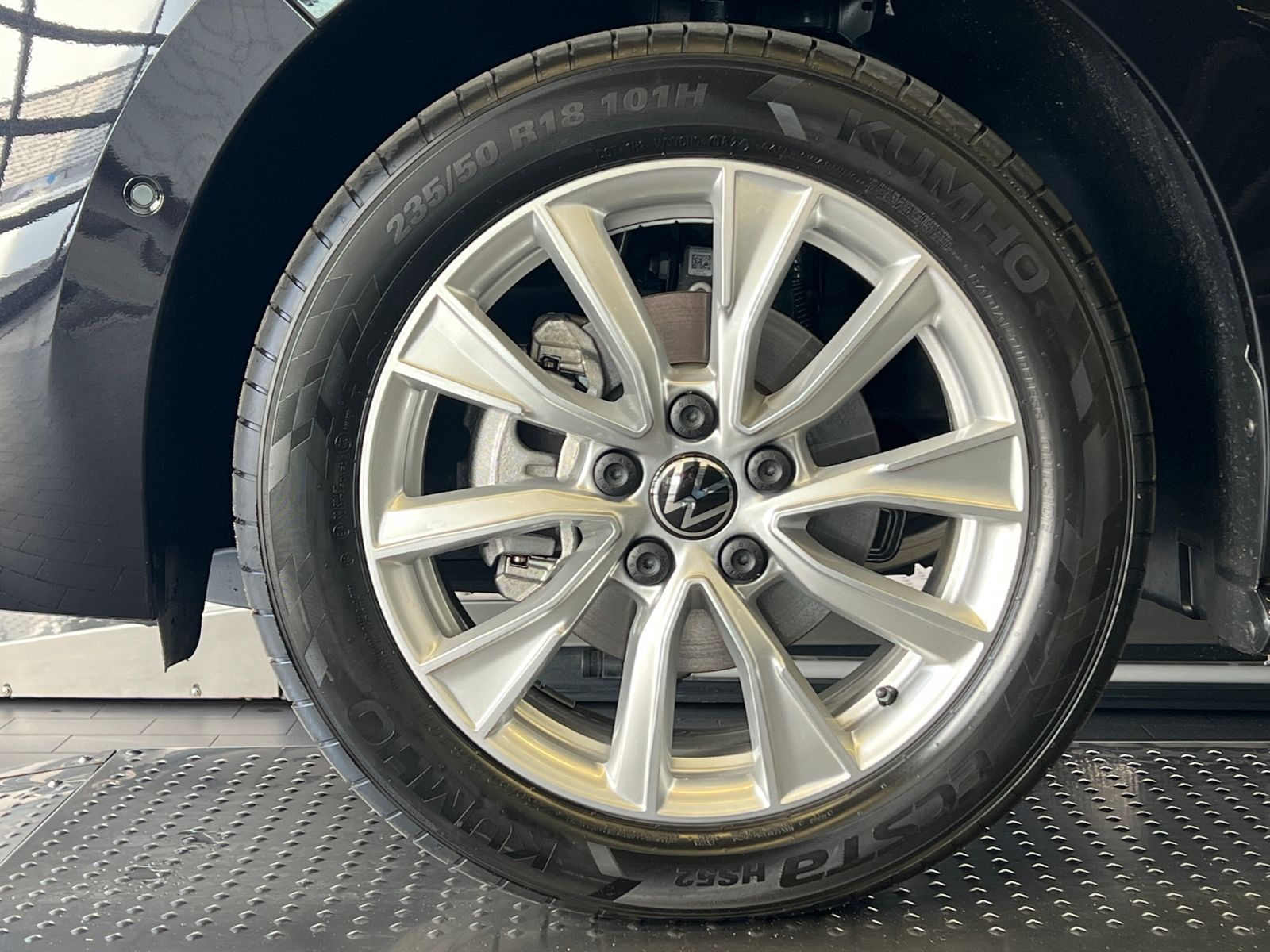 Fahrzeugabbildung Volkswagen T7 Multivan Style 2.0 TDI DSG *AHK, IQ.Light, Pa