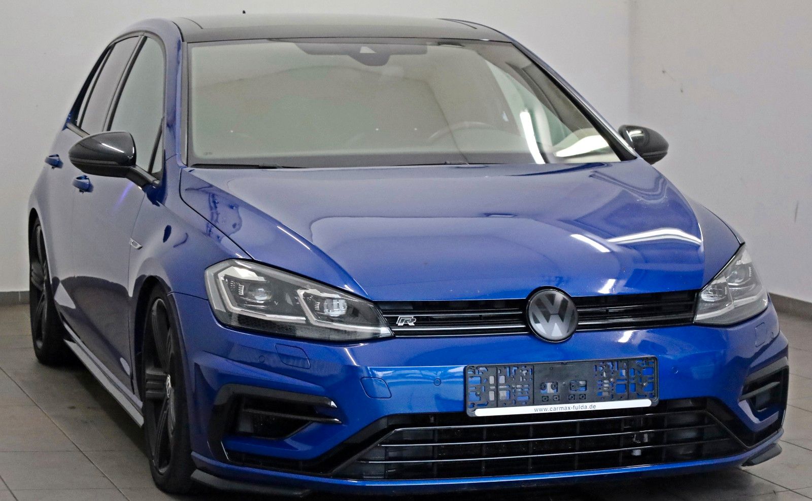 Fahrzeugabbildung Volkswagen Golf VII R, 4M,DSG,Perform,Leder,Navi, Akrapovič