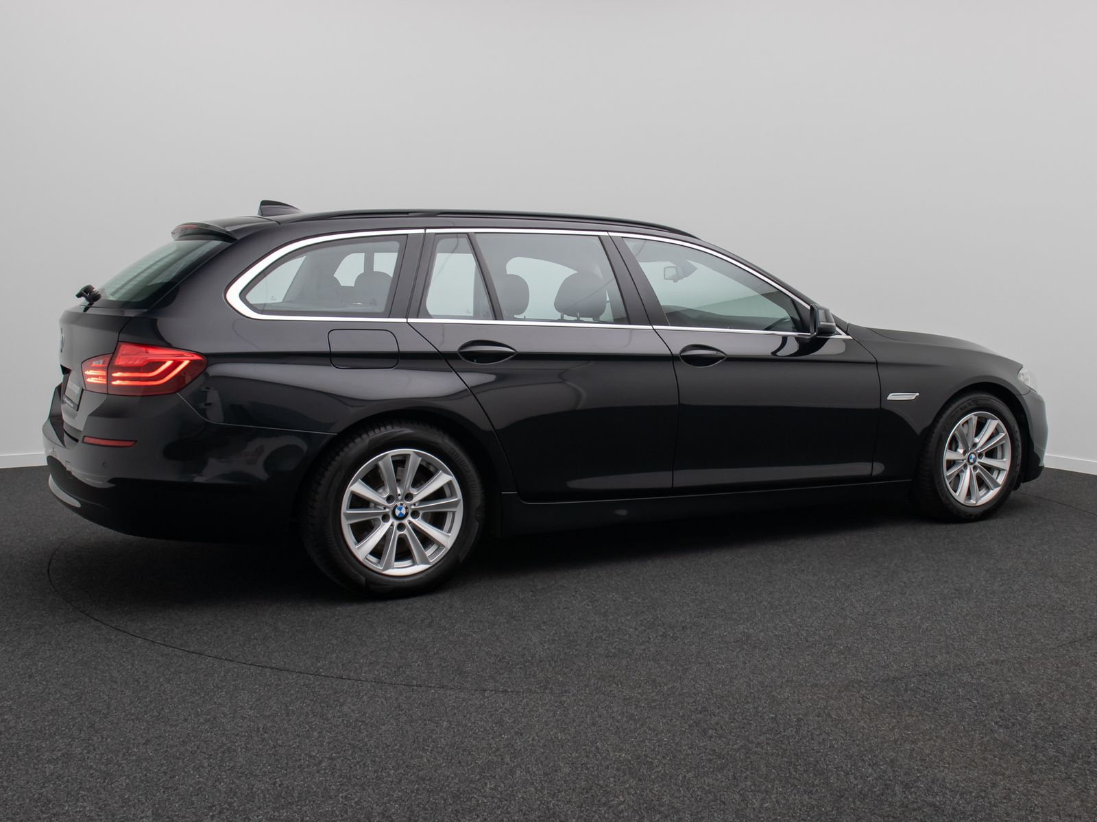 Fahrzeugabbildung BMW 530d NaviProf GeschwindigReg PDC Bi-Xenon Leder