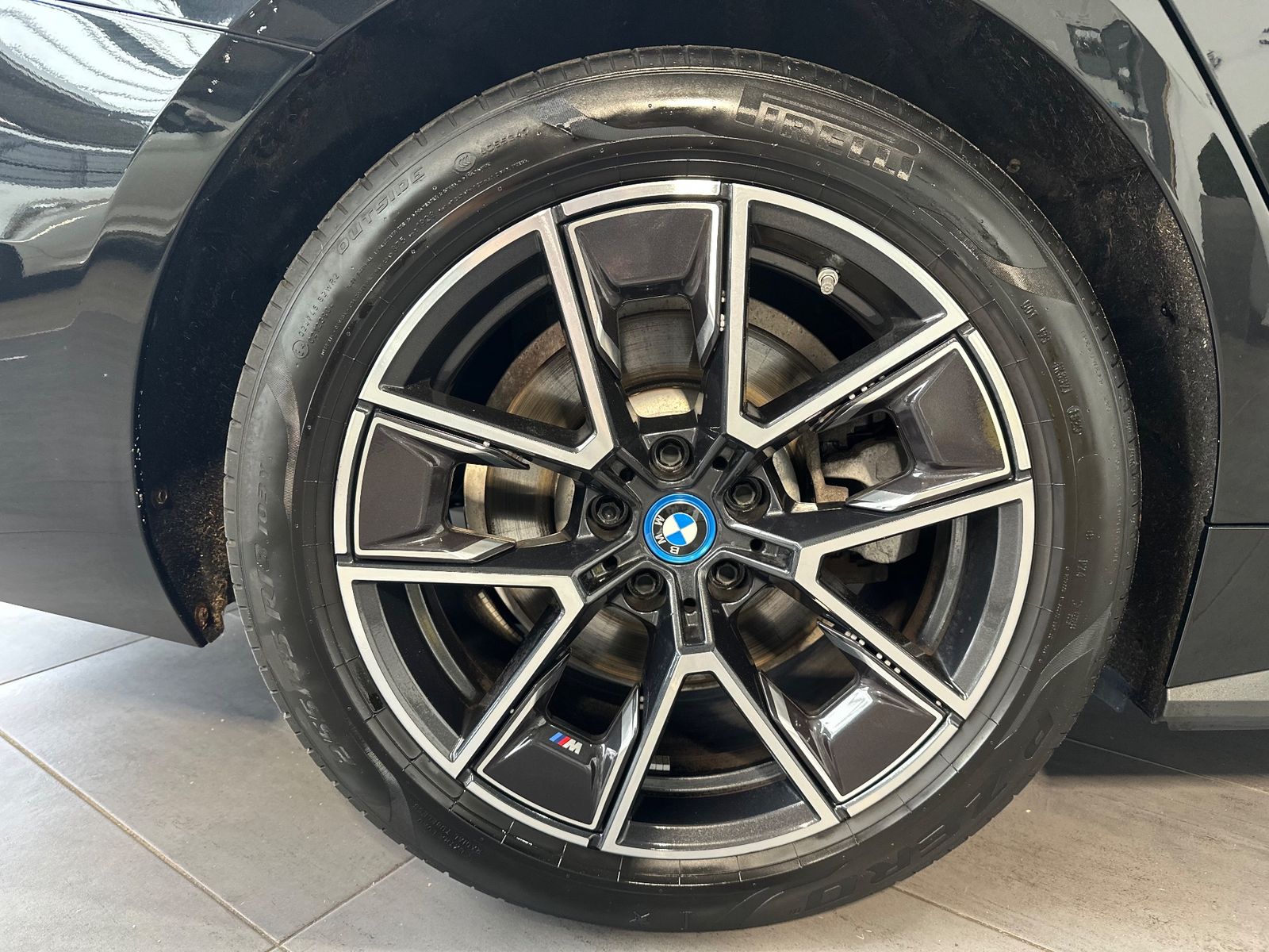 Fahrzeugabbildung BMW i4 eDrive40 Gran Coupé M-Sport NAV+LED+PANO+AHK