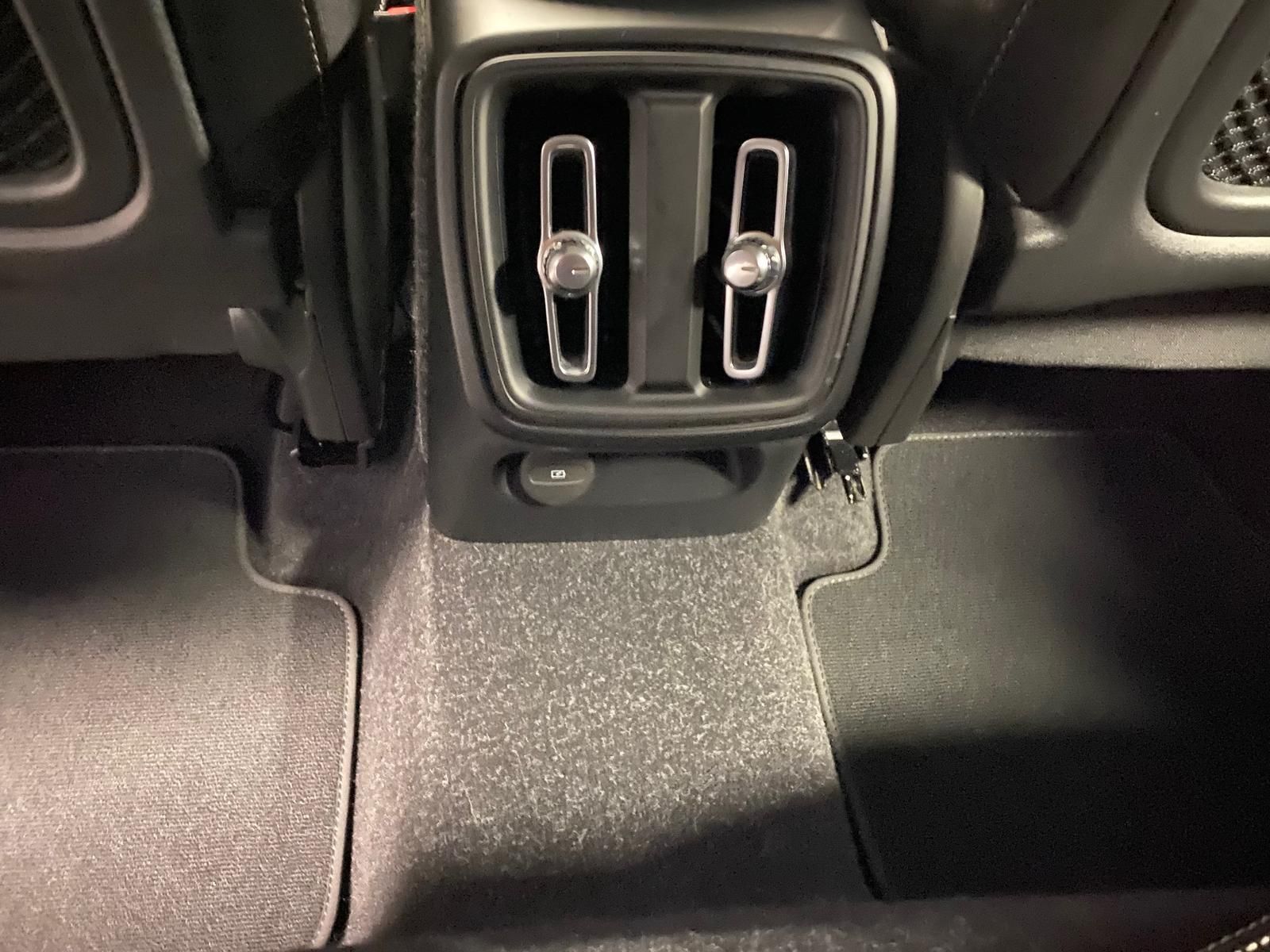 Fahrzeugabbildung Volvo XC40 KLIMA+RFK+PDC+NAVI+SITZHEIZ+4x4+AHK+ALU+LED
