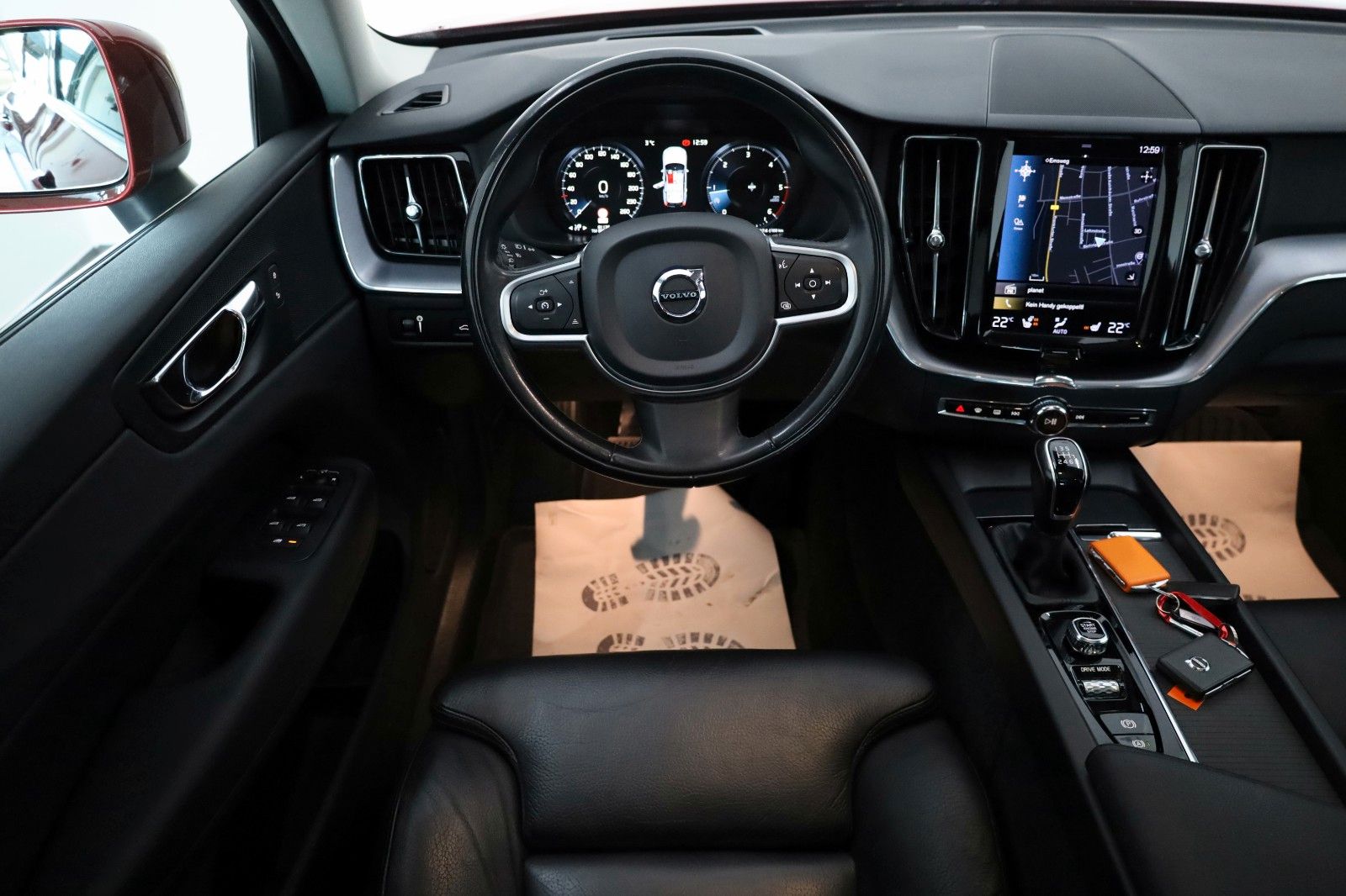 Fahrzeugabbildung Volvo XC60 Momentum Pro,Leder,Navi,Kamera,HUD,ACC,Pano