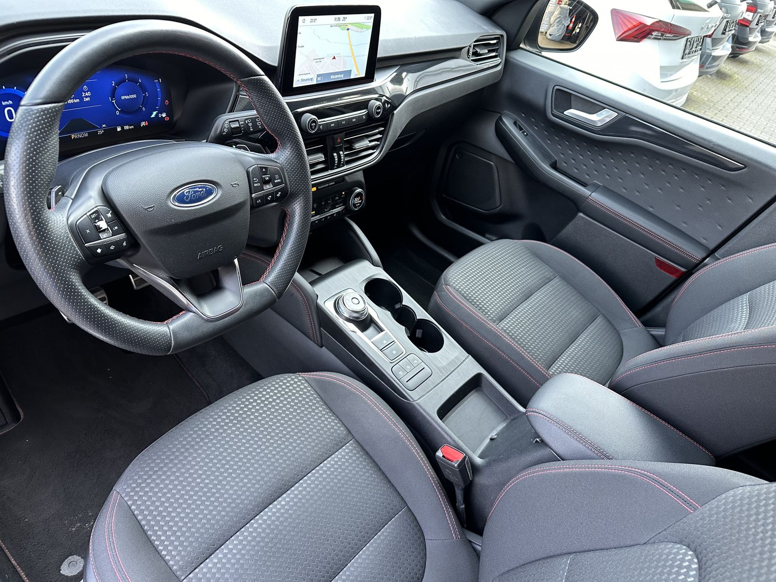Fahrzeugabbildung Ford Kuga 2.0 EB 4x4 ST-Line NAV+LED+KAMERA+VCOCKPIT