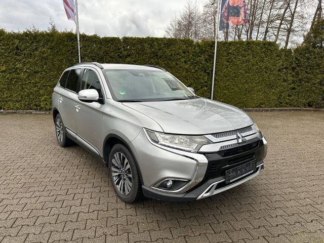 Mitsubishi Outlander Automatik 7-Sitzer Leder Kamera LED