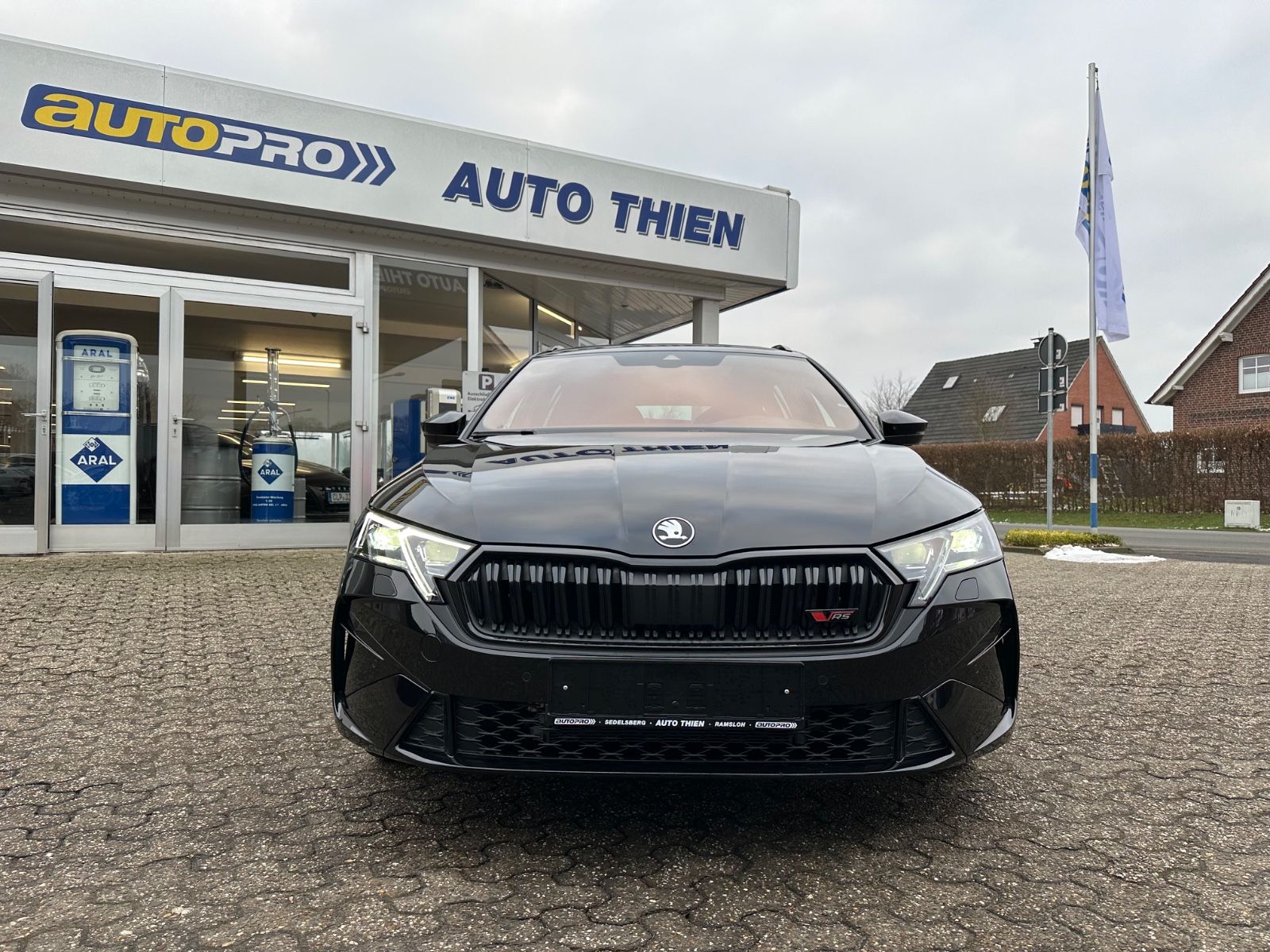 Fahrzeugabbildung SKODA Octavia RS Combi 2.0 TSI DSG AHK/Pano/Navi/ACC