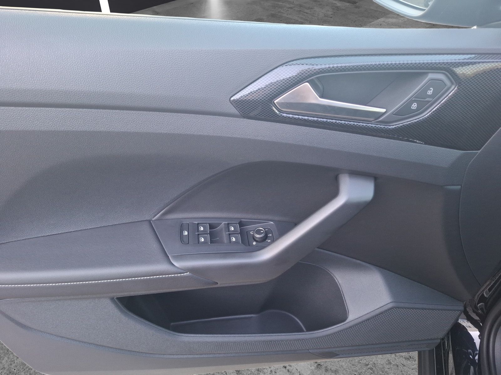 Fahrzeugabbildung Volkswagen T-Cross TSI Energy DSG LED CarPlay AID ACC RFK S