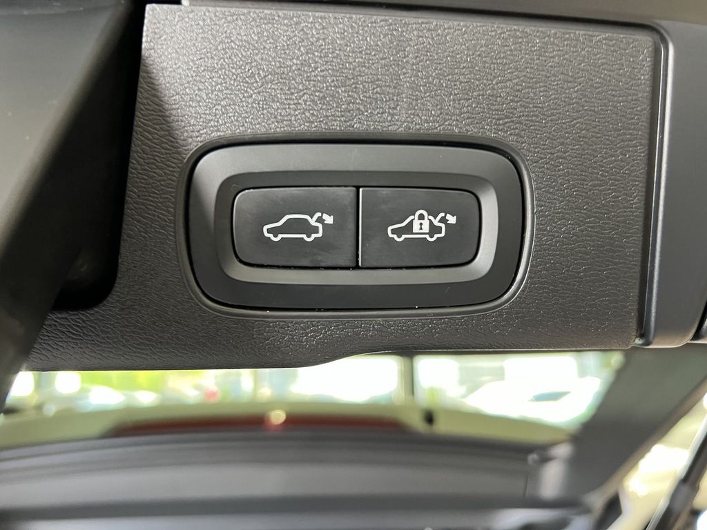 Volvo XC60 T6 R-Design Recharge AWD ACC AHK 360° LED
