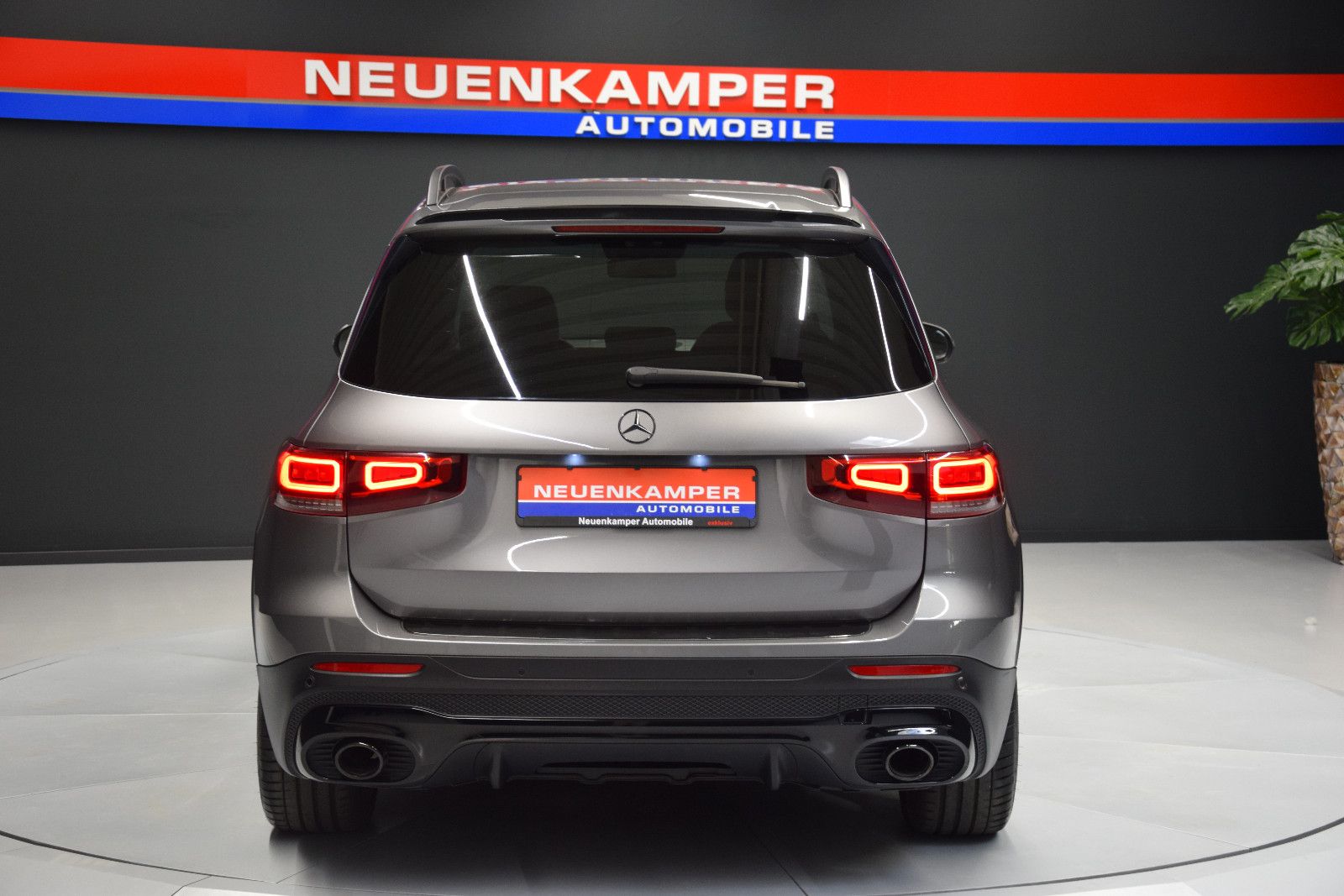 Fahrzeugabbildung Mercedes-Benz GLB 35 AMG 4Matic 360° MBUX Leder AHK Night Ambi